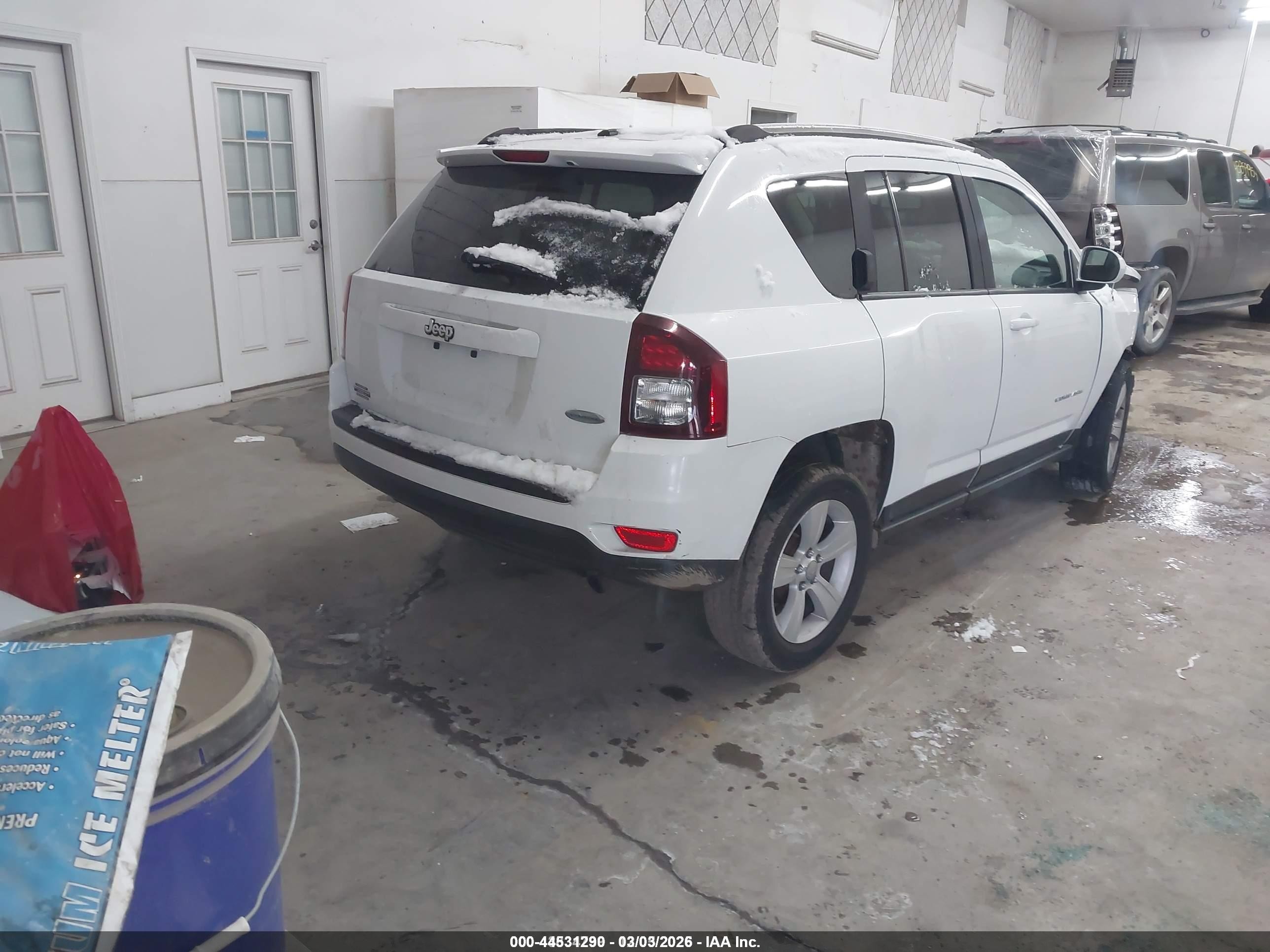 2014 Jeep Compass Latitude White vin: 1C4NJCEA4ED503293