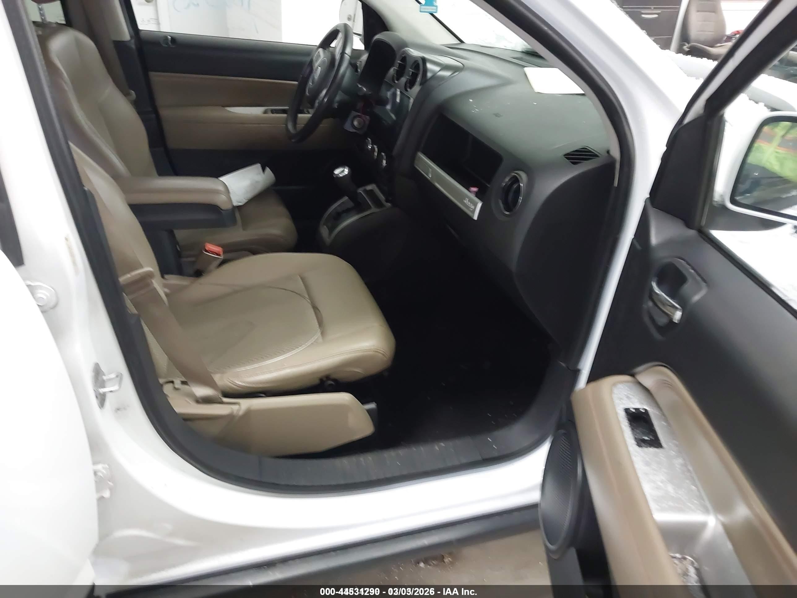 2014 Jeep Compass Latitude White vin: 1C4NJCEA4ED503293