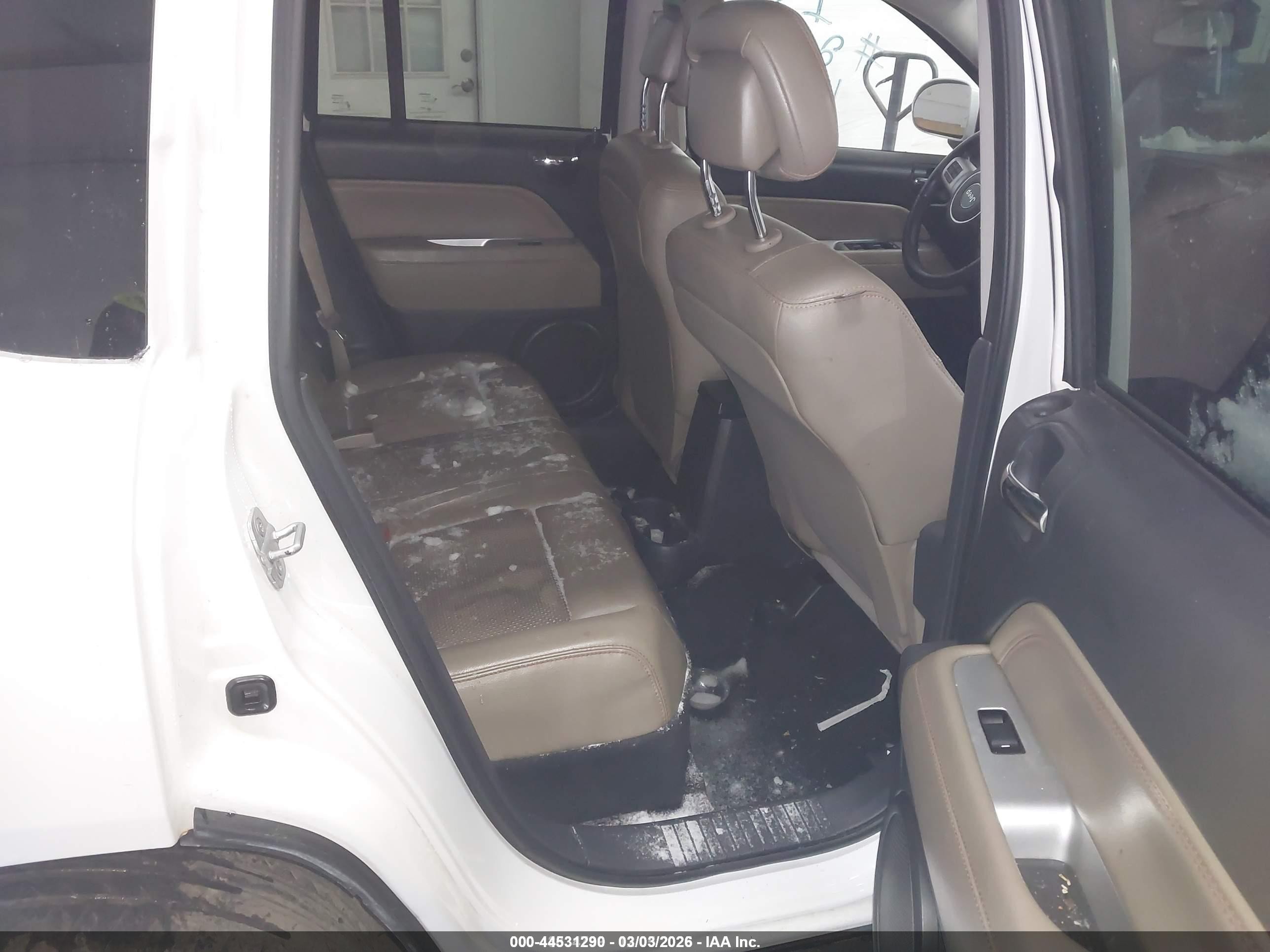 2014 Jeep Compass Latitude White vin: 1C4NJCEA4ED503293