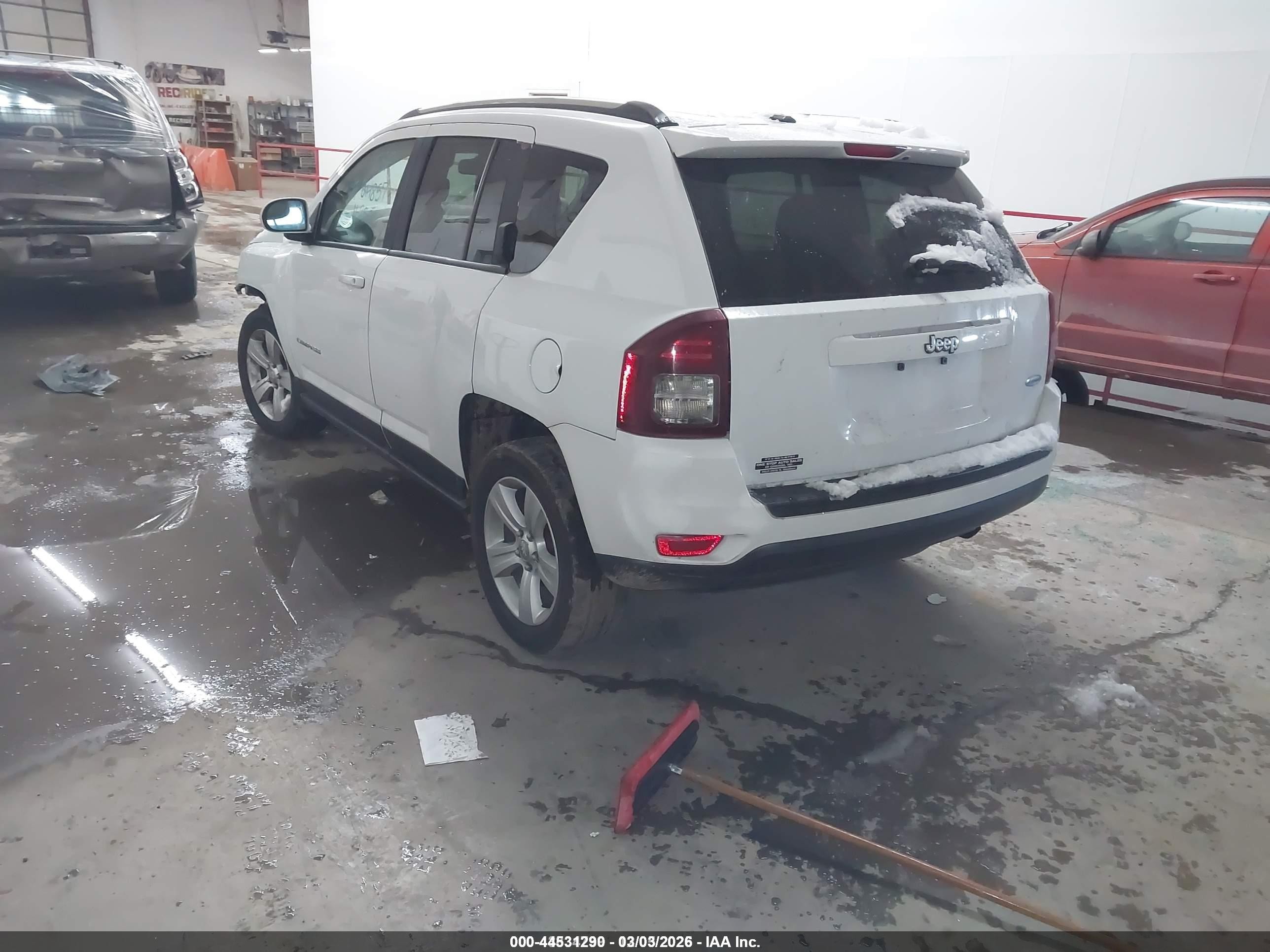 2014 Jeep Compass Latitude White vin: 1C4NJCEA4ED503293