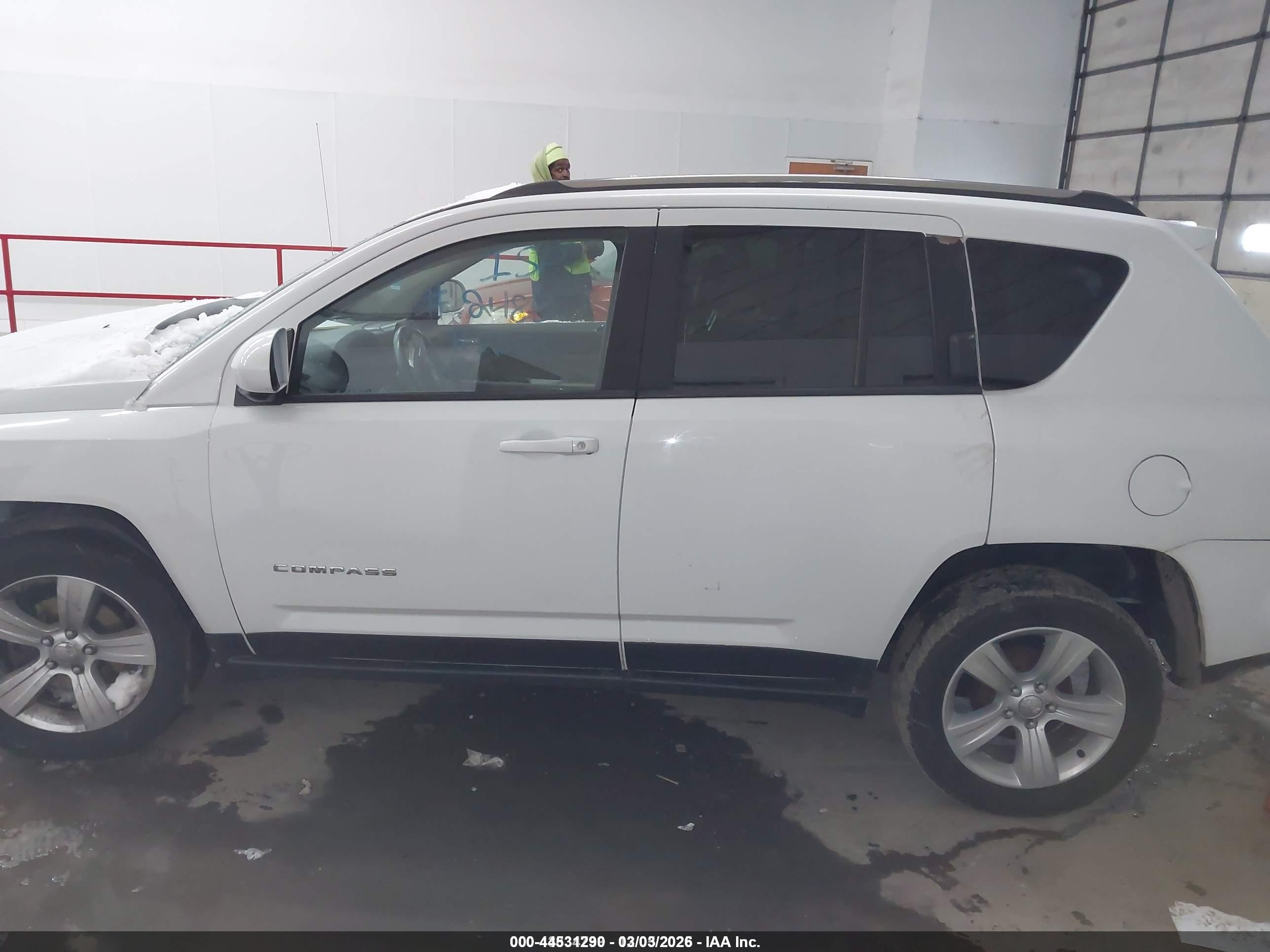 2014 Jeep Compass Latitude White vin: 1C4NJCEA4ED503293