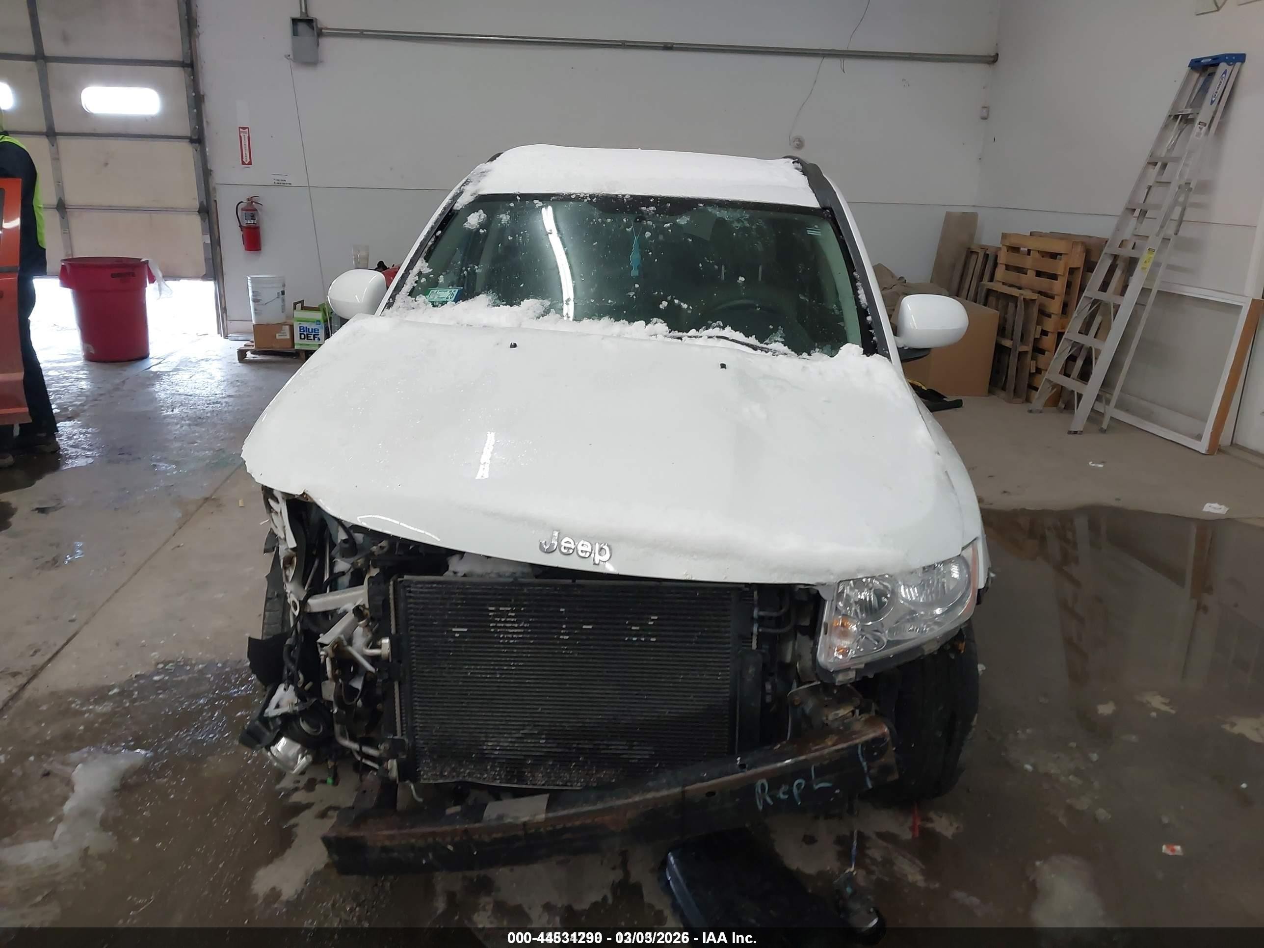 2014 Jeep Compass Latitude White vin: 1C4NJCEA4ED503293