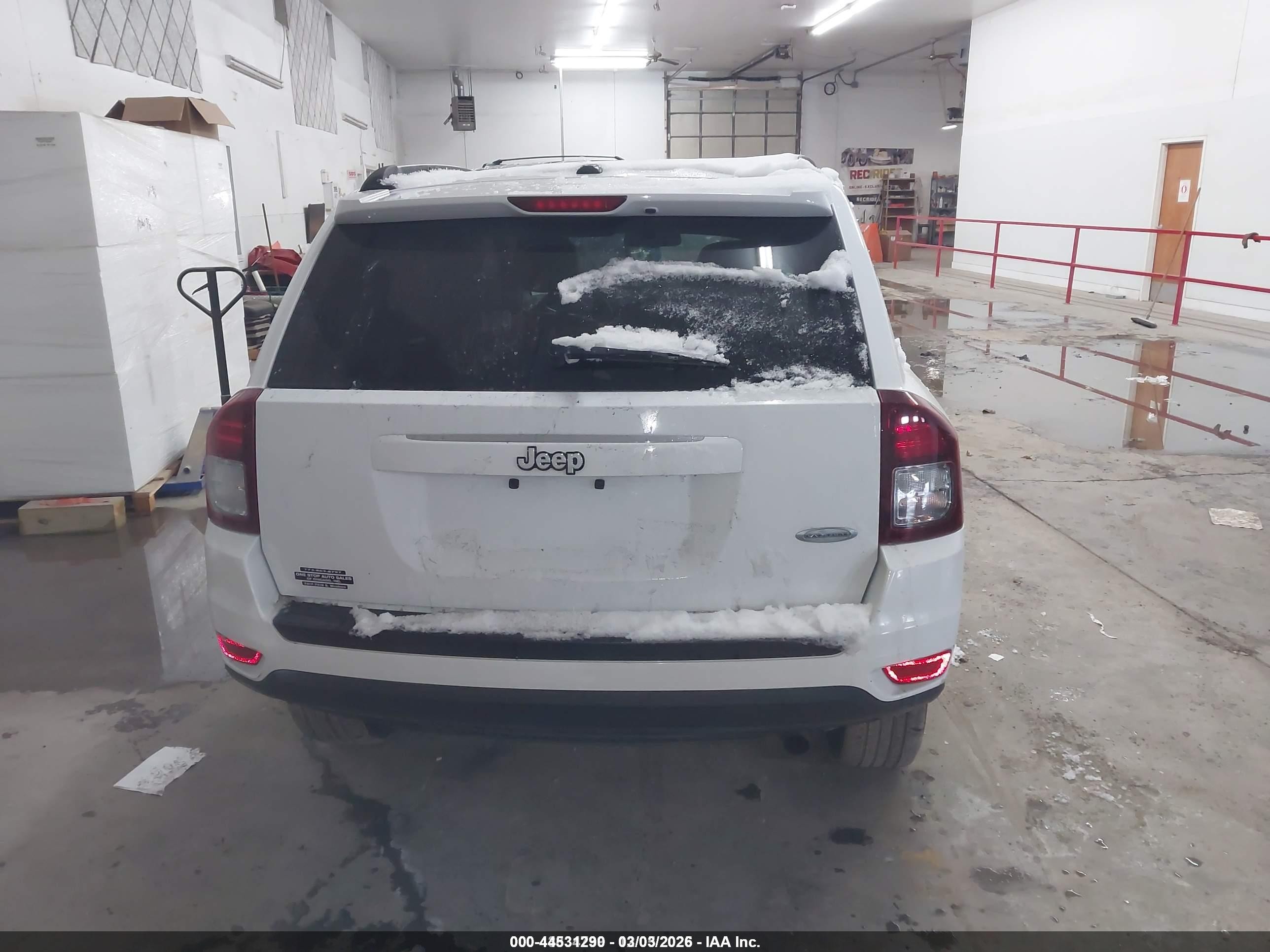 2014 Jeep Compass Latitude White vin: 1C4NJCEA4ED503293