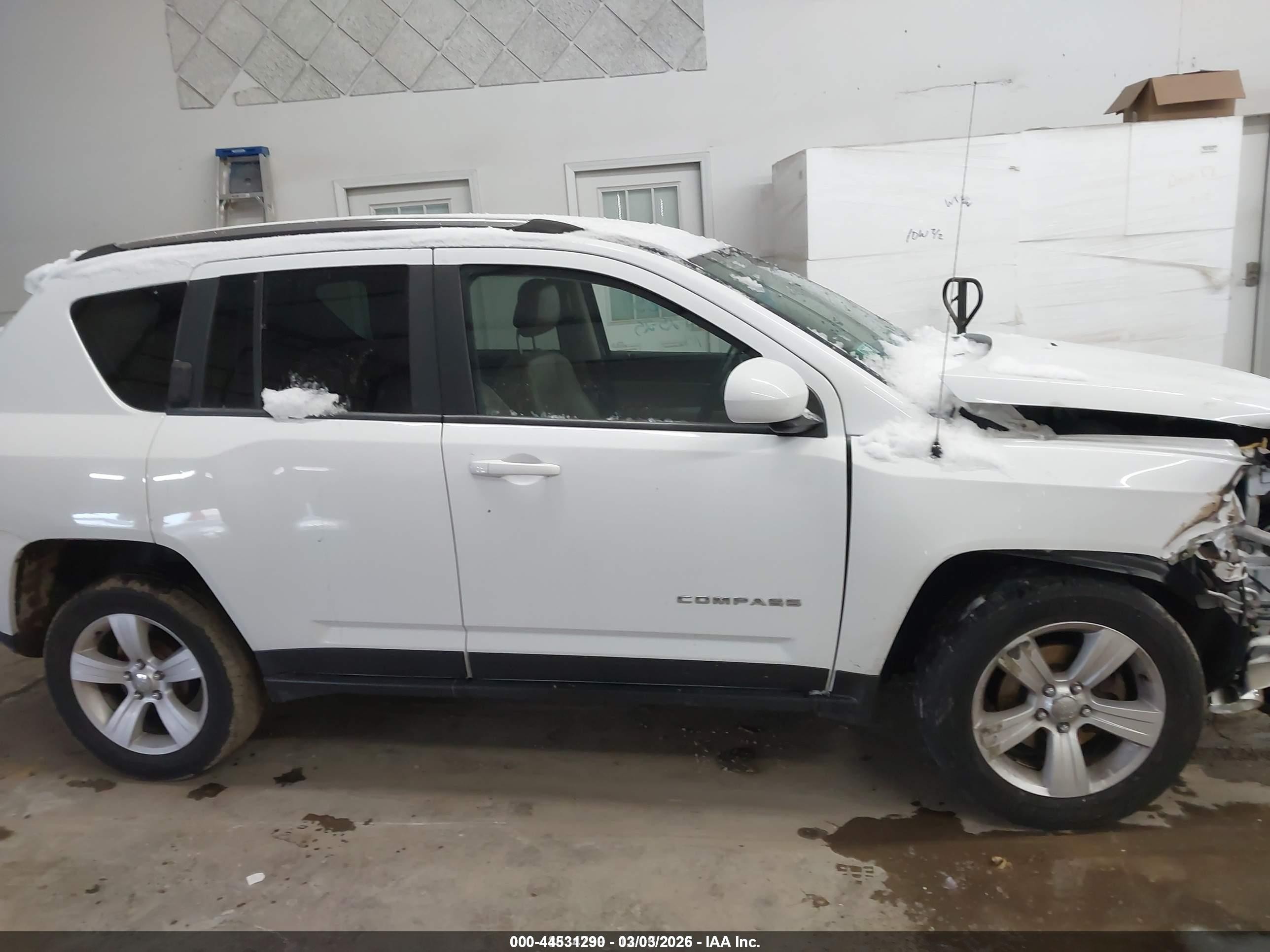 2014 Jeep Compass Latitude White vin: 1C4NJCEA4ED503293