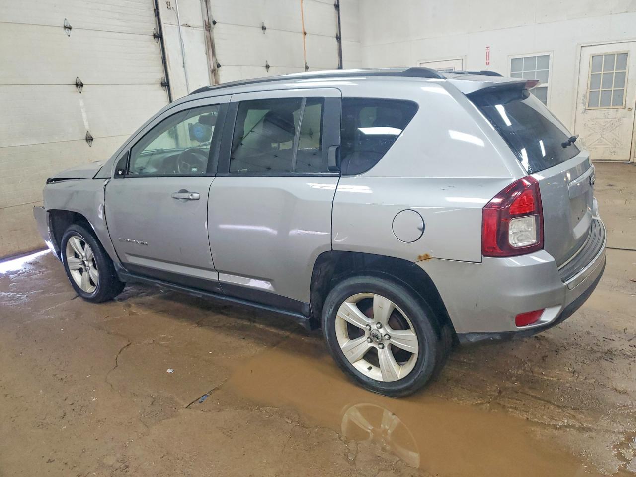 2015 Jeep Compass Latitude Silver vin: 1C4NJCEA4FD198718