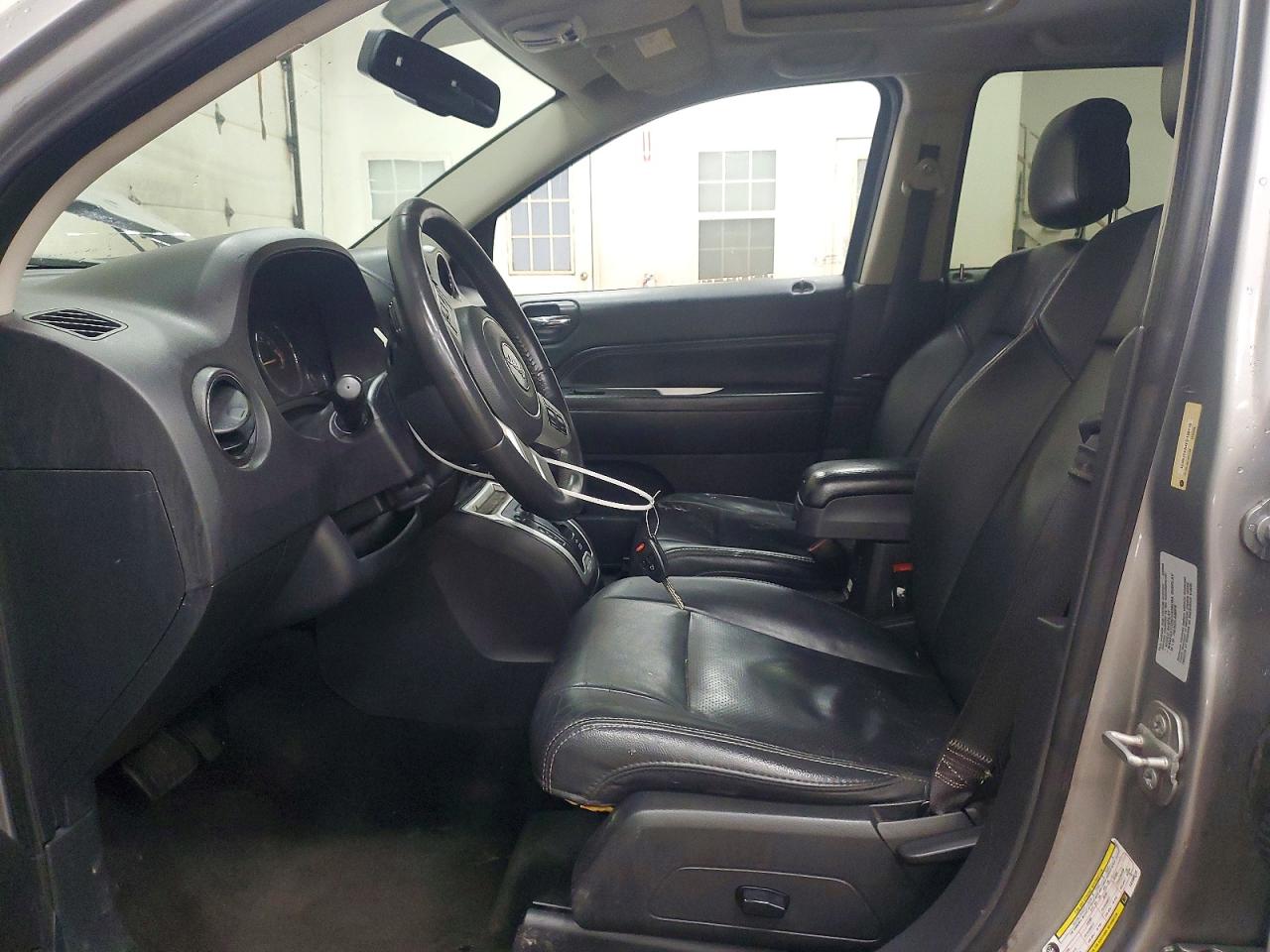 2015 Jeep Compass Latitude Silver vin: 1C4NJCEA4FD198718