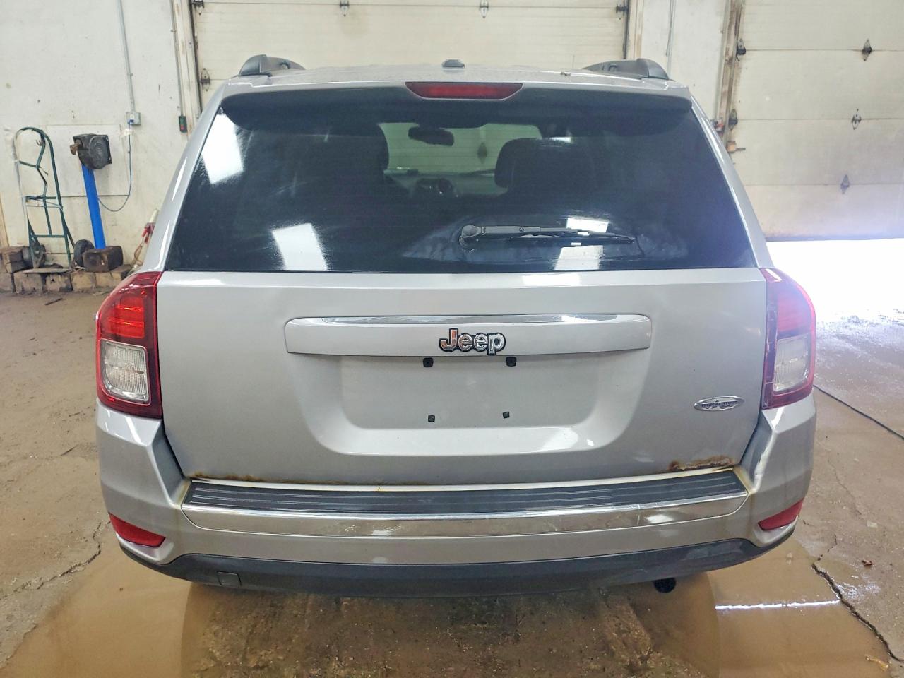 2015 Jeep Compass Latitude Silver vin: 1C4NJCEA4FD198718