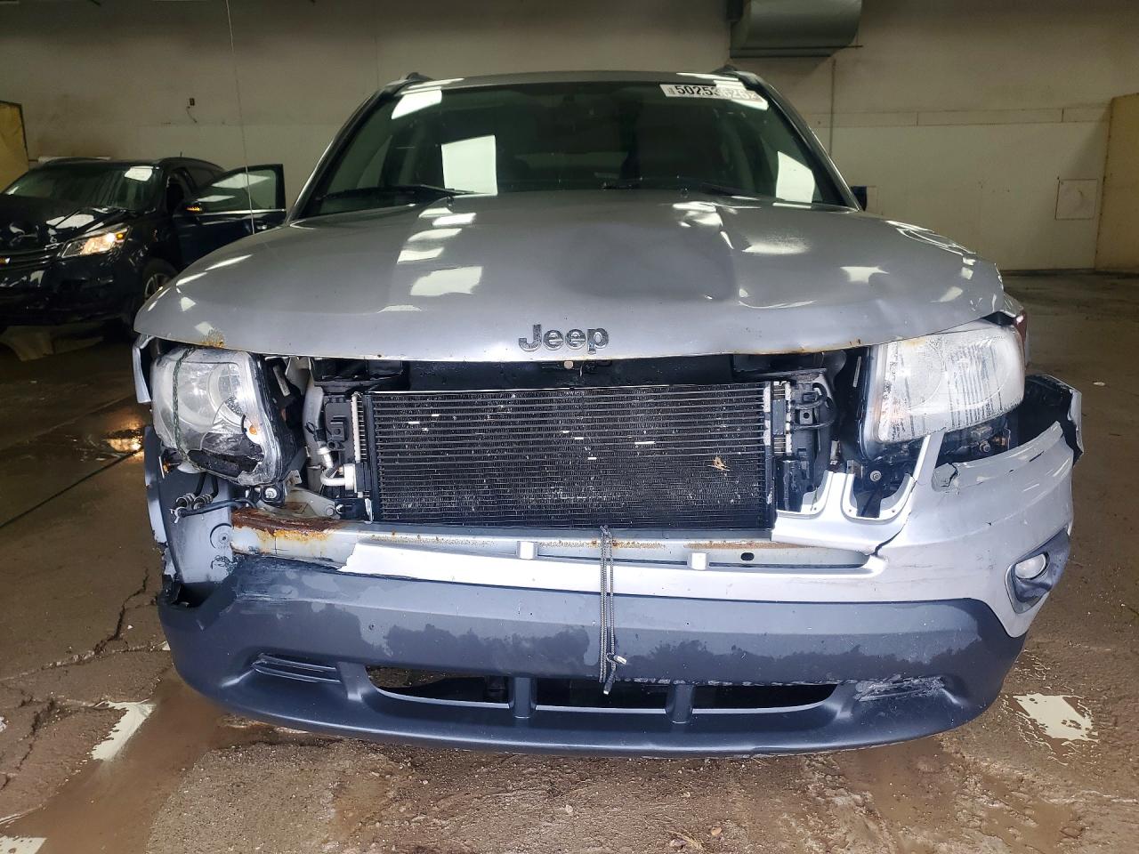2015 Jeep Compass Latitude Silver vin: 1C4NJCEA4FD198718