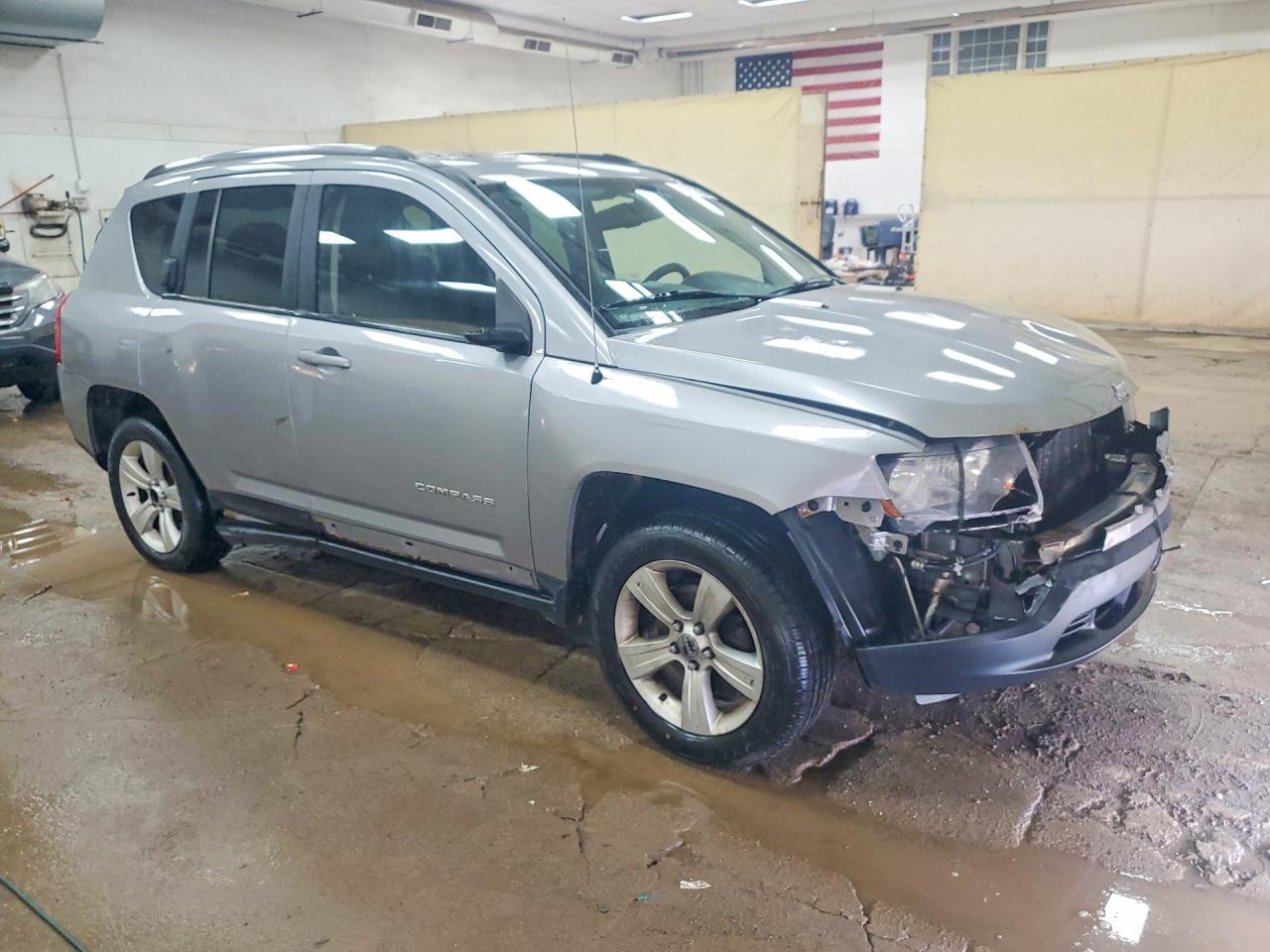 2015 Jeep Compass Latitude Silver vin: 1C4NJCEA4FD198718