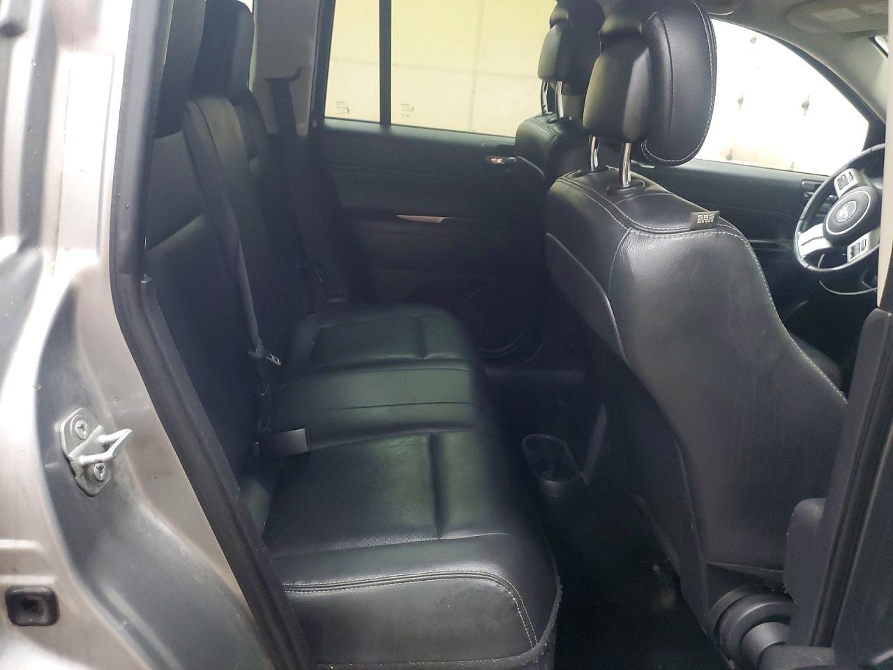 2015 Jeep Compass Latitude Silver vin: 1C4NJCEA4FD198718