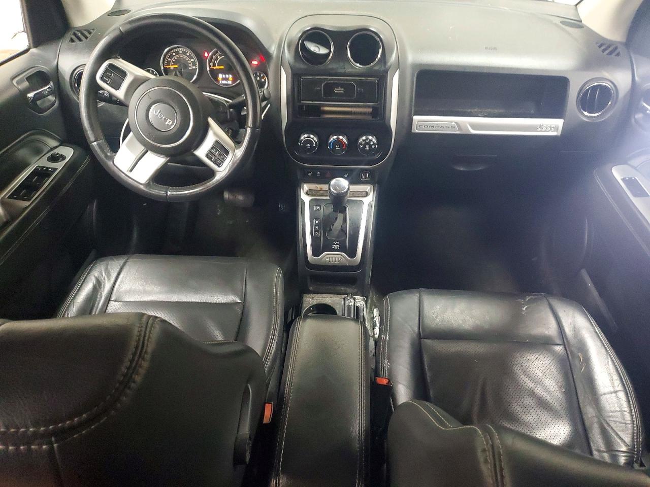 2015 Jeep Compass Latitude Silver vin: 1C4NJCEA4FD198718