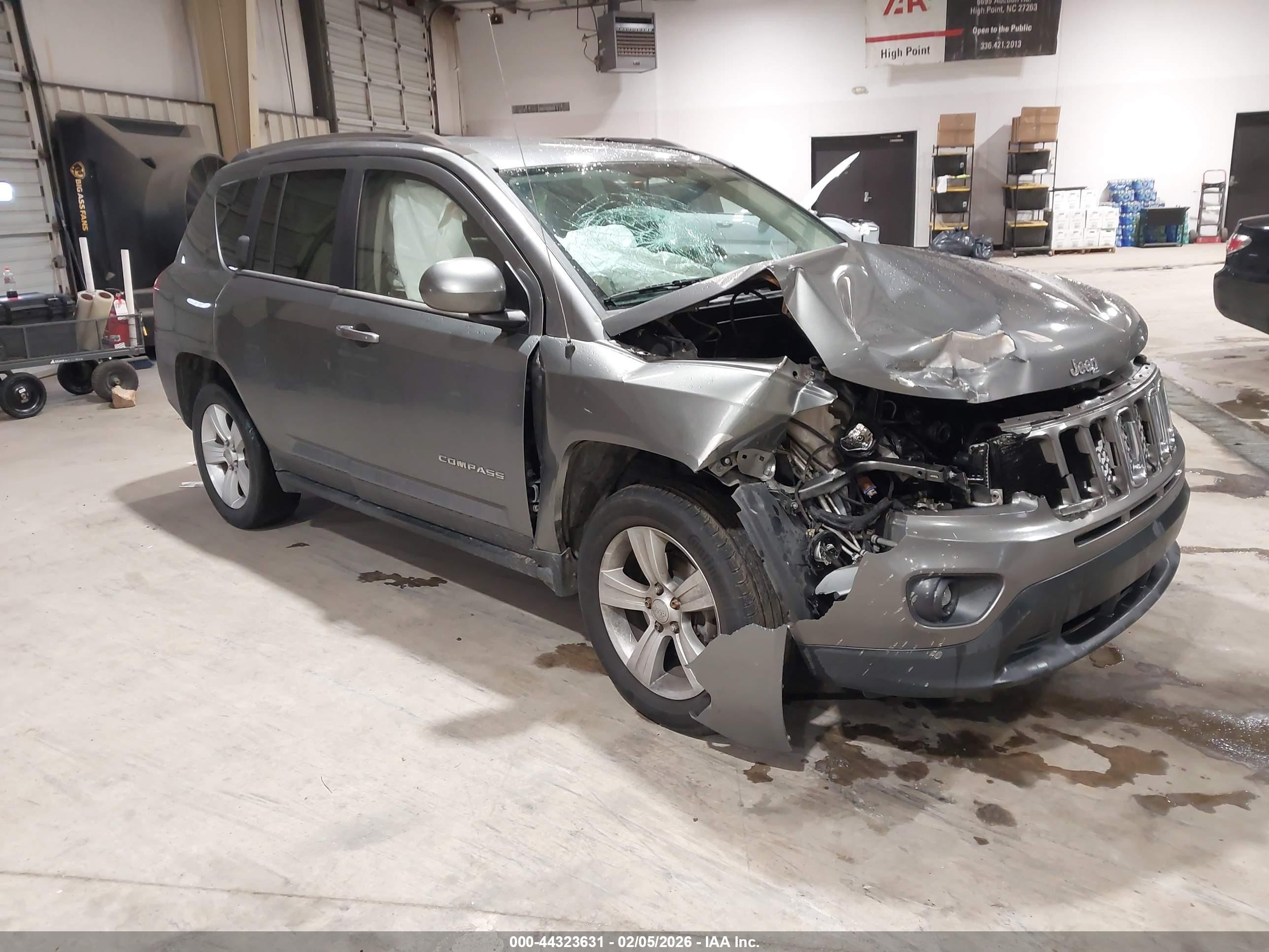 2014 Jeep Compass Latitude Gray vin: 1C4NJCEA5ED624642