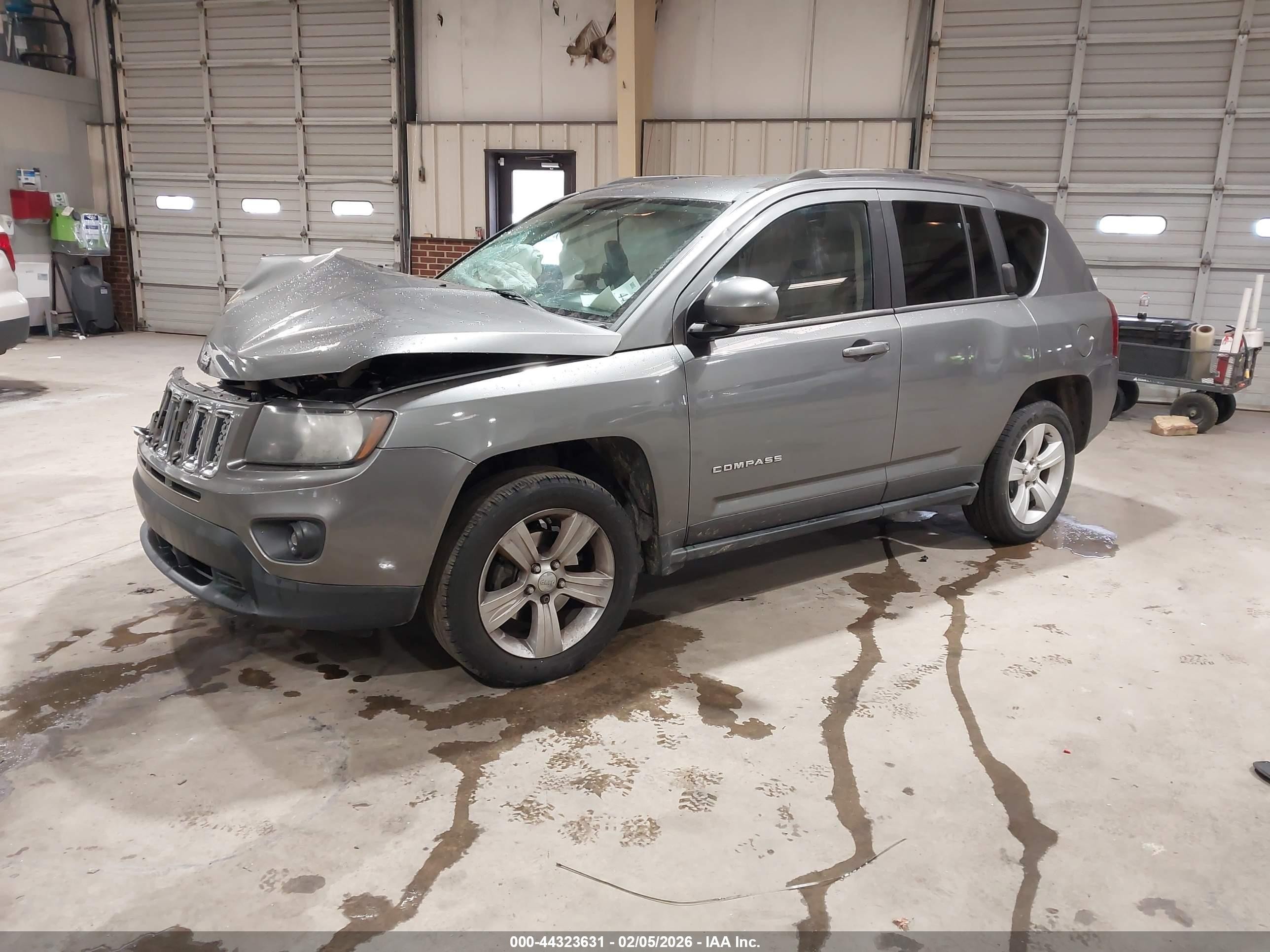2014 Jeep Compass Latitude Gray vin: 1C4NJCEA5ED624642