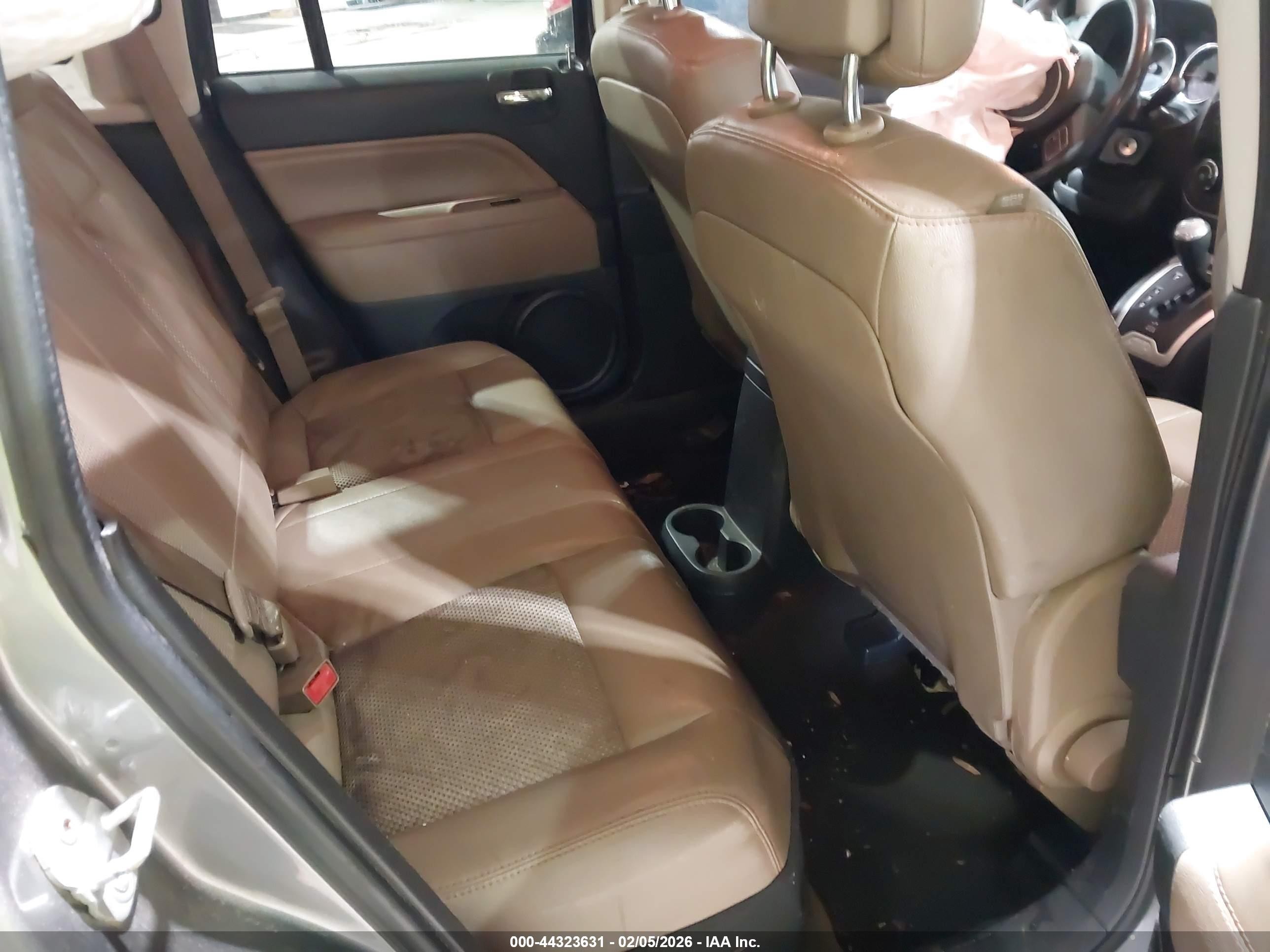 2014 Jeep Compass Latitude Gray vin: 1C4NJCEA5ED624642