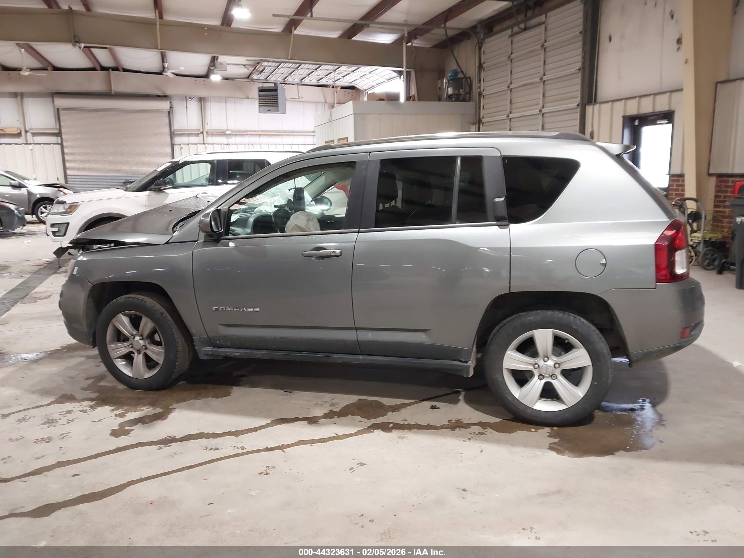 2014 Jeep Compass Latitude Gray vin: 1C4NJCEA5ED624642