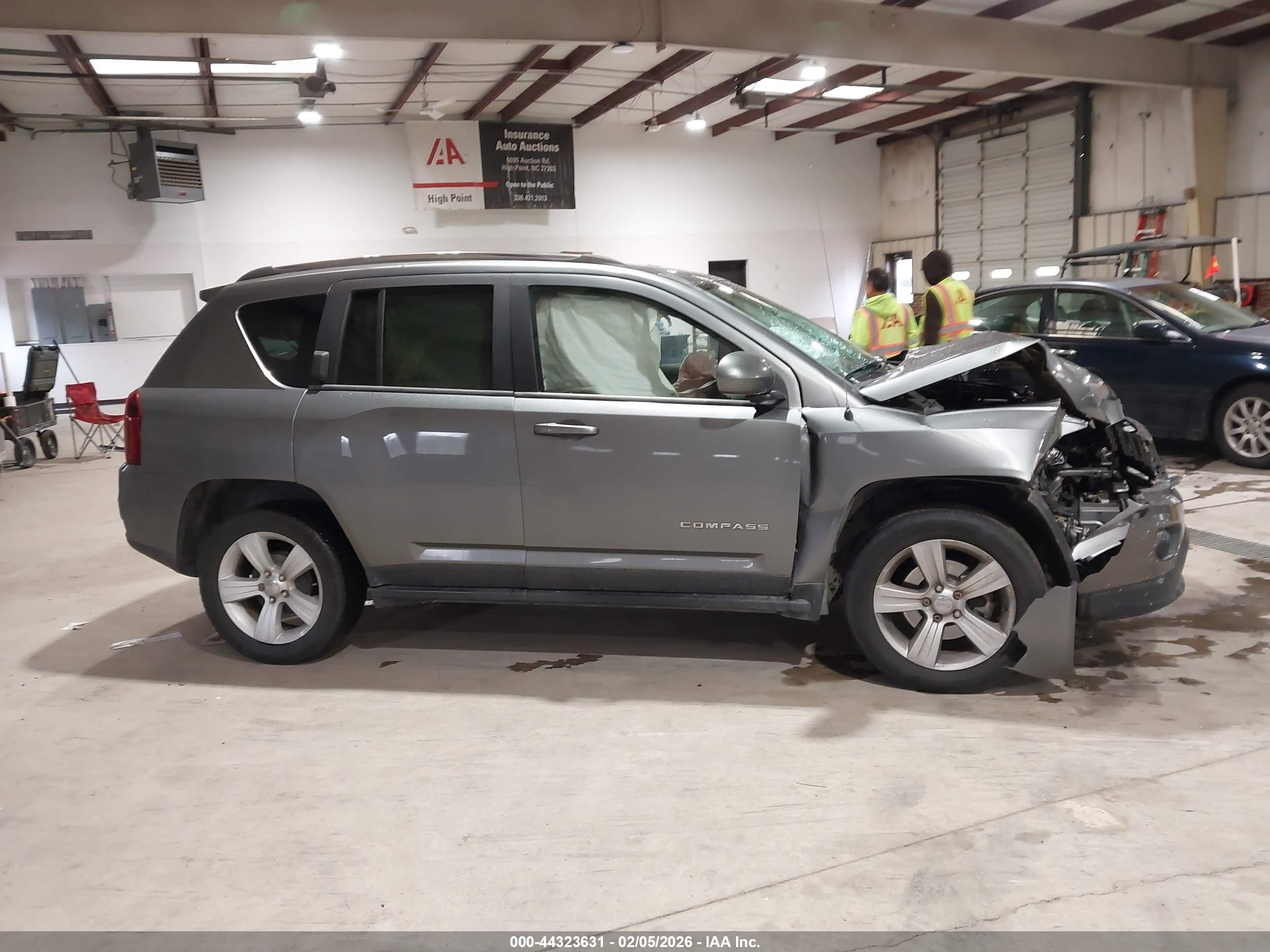 2014 Jeep Compass Latitude Gray vin: 1C4NJCEA5ED624642