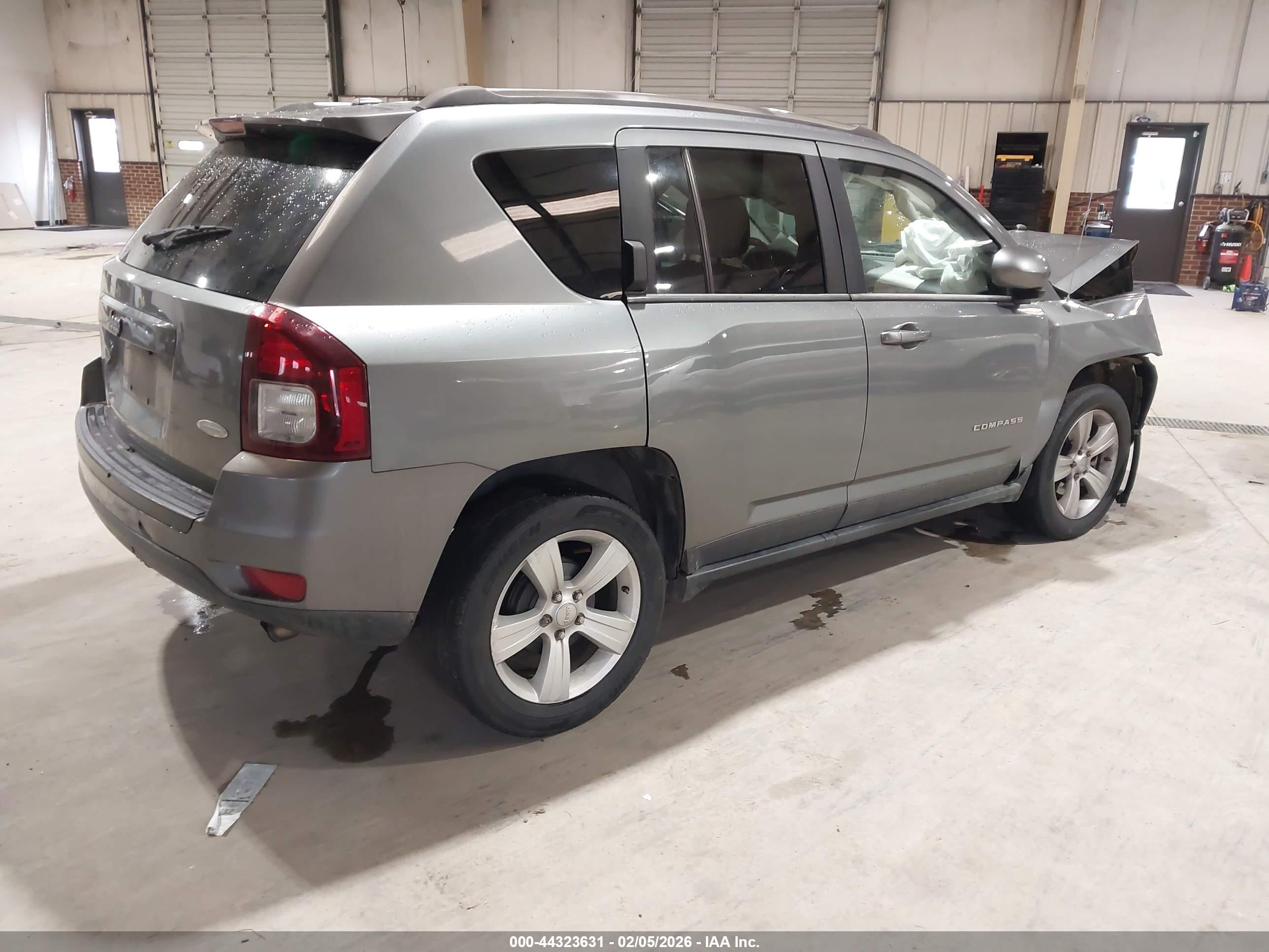 2014 Jeep Compass Latitude Gray vin: 1C4NJCEA5ED624642