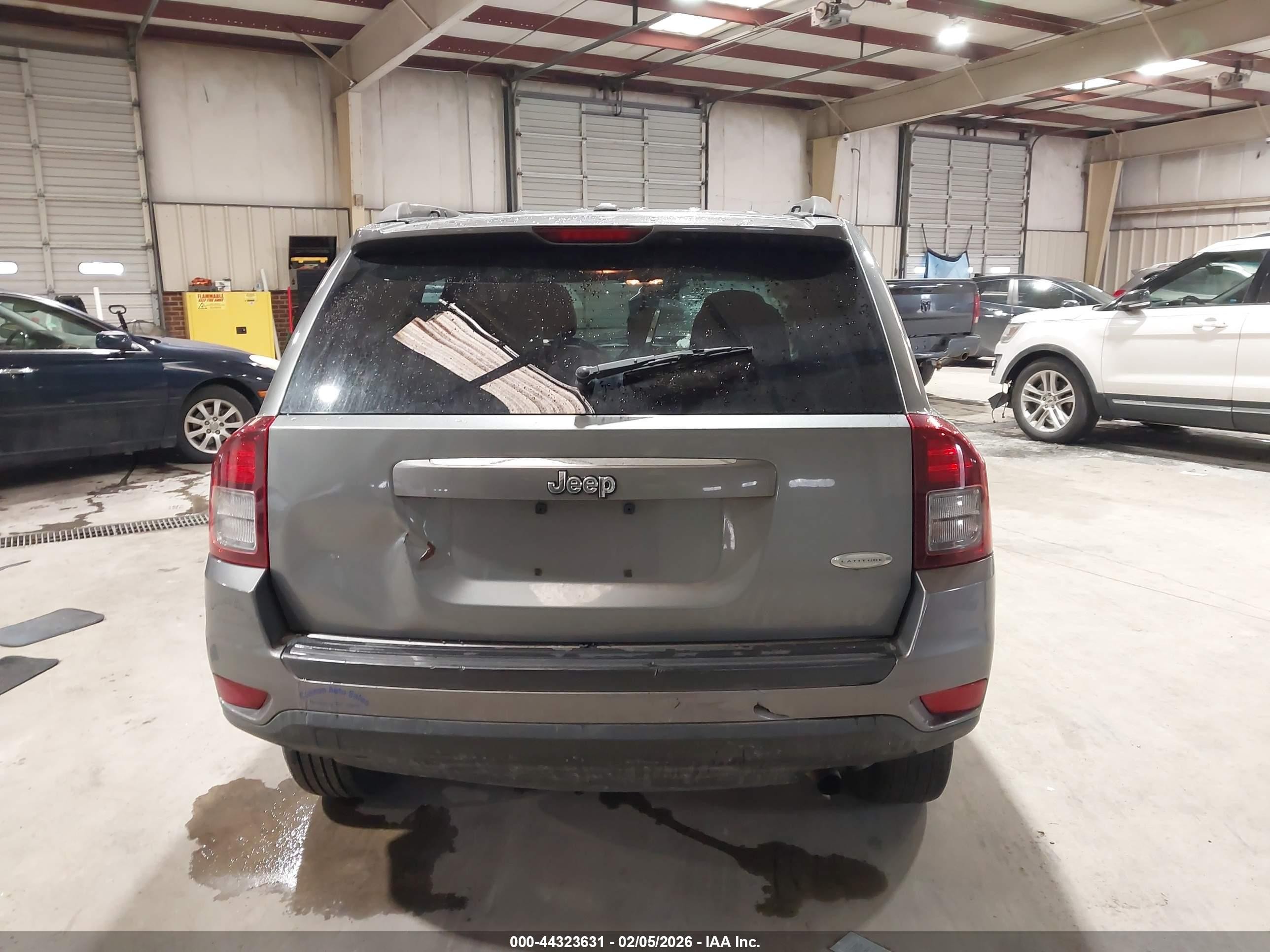 2014 Jeep Compass Latitude Gray vin: 1C4NJCEA5ED624642