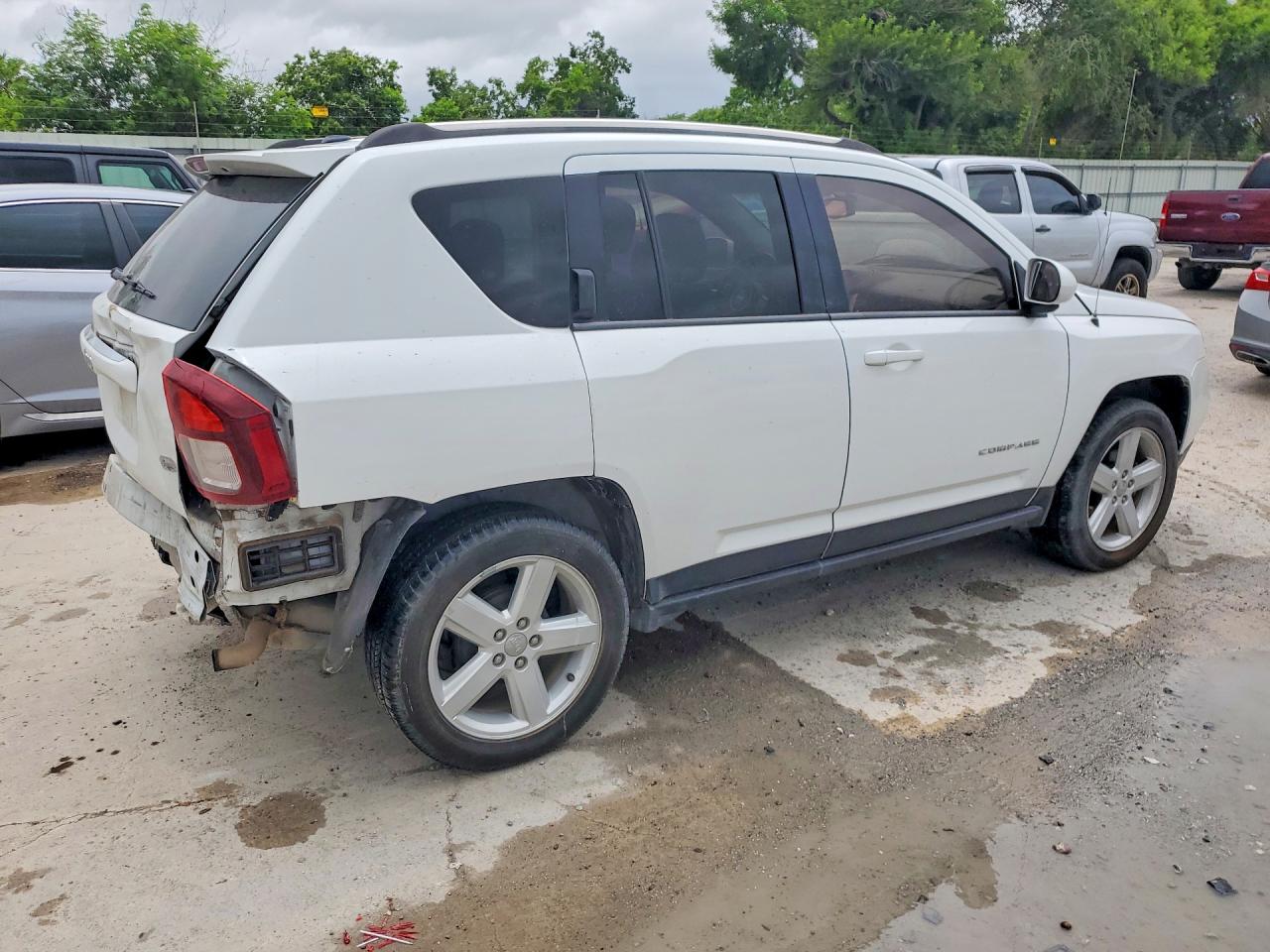 2014 Jeep Compass Latitude Белый vin: 1C4NJCEA5ED821388