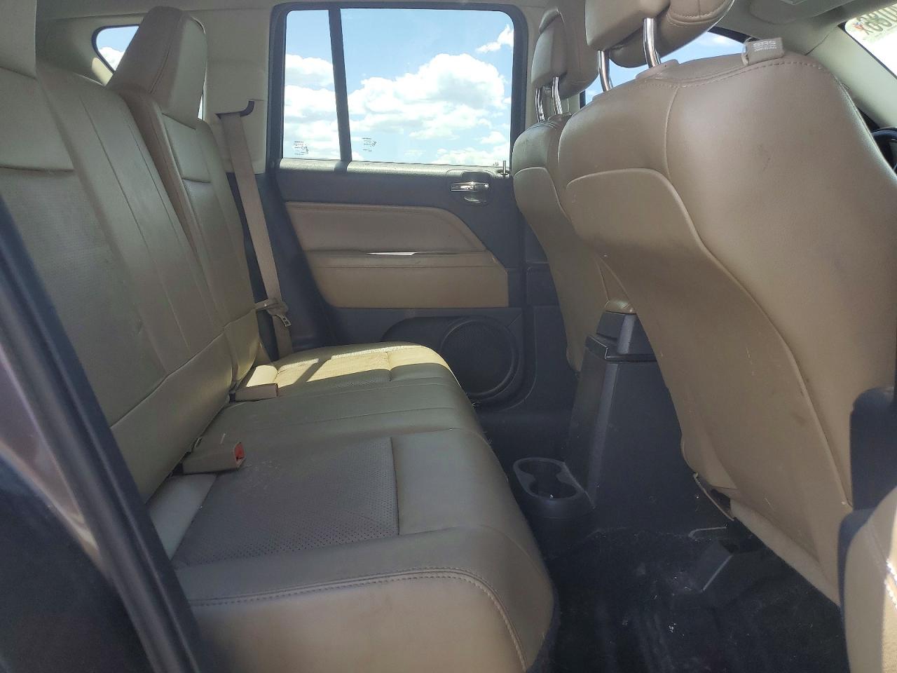 2015 Jeep Compass Latitude Серый vin: 1C4NJCEA6FD185954