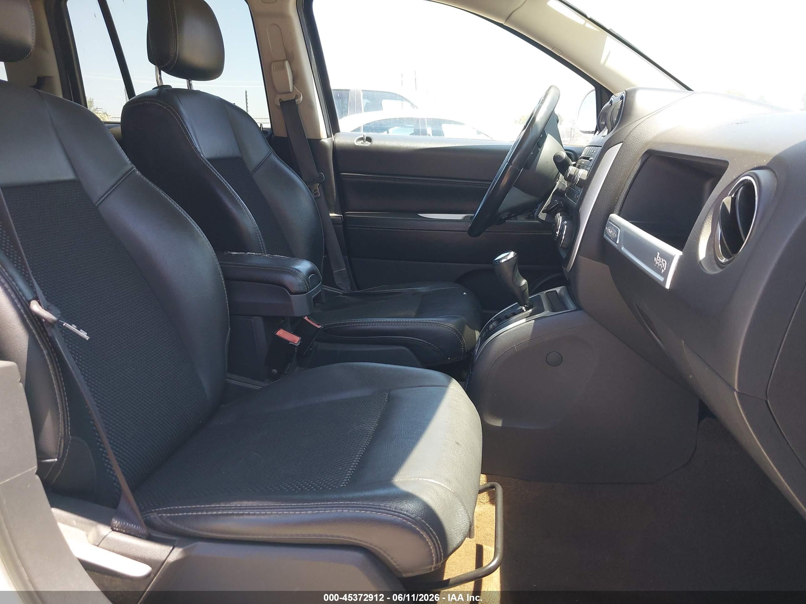 2016 Jeep Compass Latitude Белый vin: 1C4NJCEA6GD614978