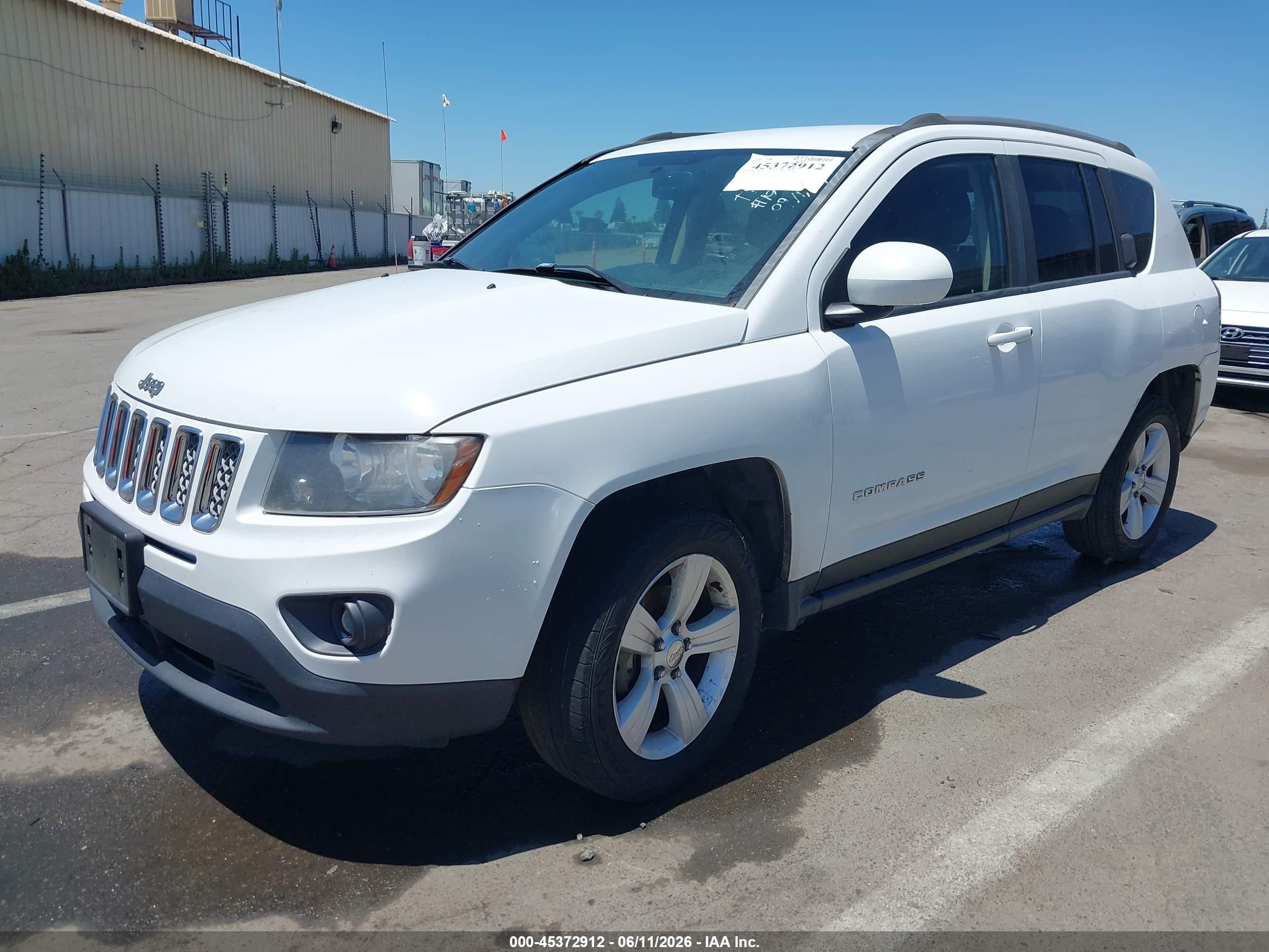 2016 Jeep Compass Latitude Белый vin: 1C4NJCEA6GD614978