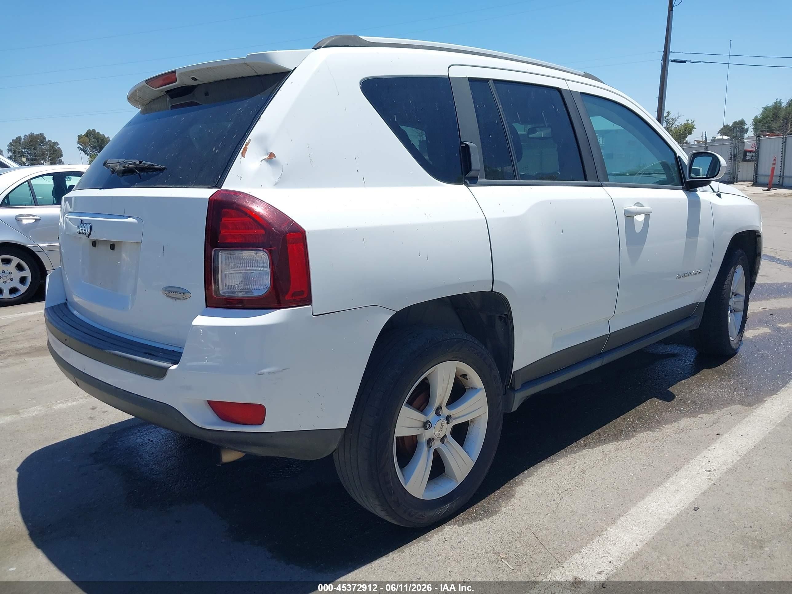 2016 Jeep Compass Latitude Белый vin: 1C4NJCEA6GD614978