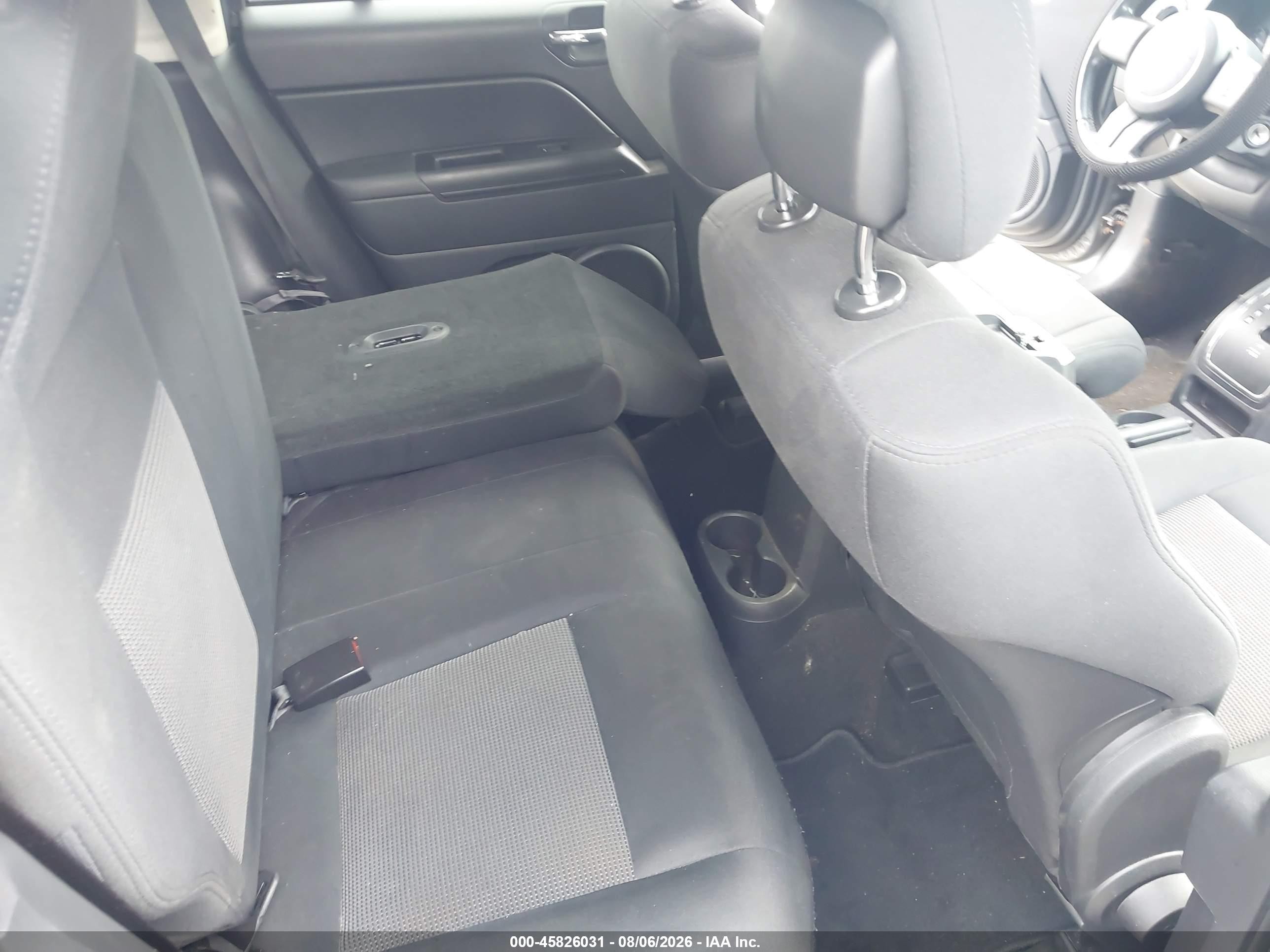 2012 Jeep Compass Latitude Gray vin: 1C4NJCEA7CD589681