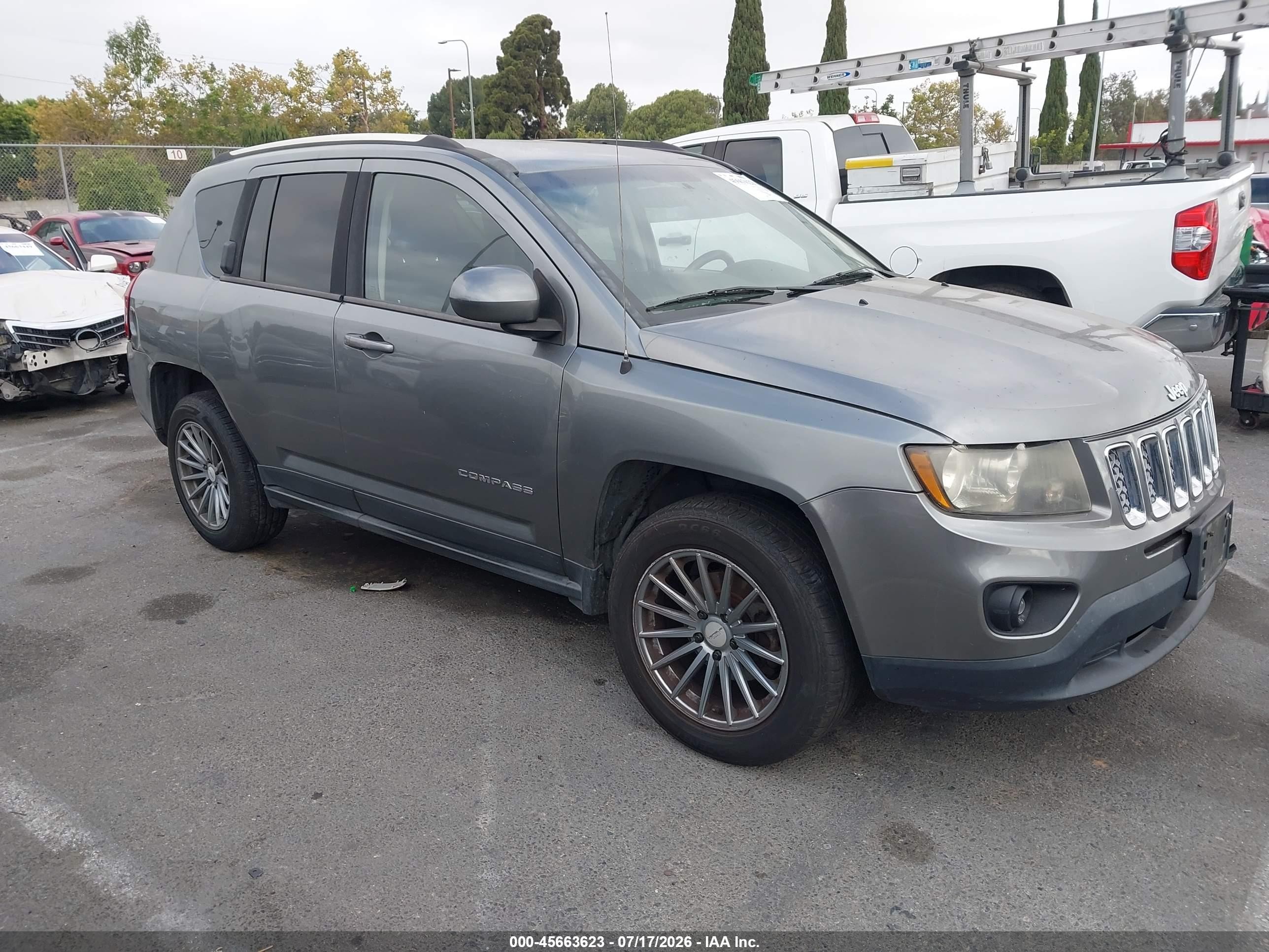 2014 Jeep Compass Latitude Gray vin: 1C4NJCEA7ED562922