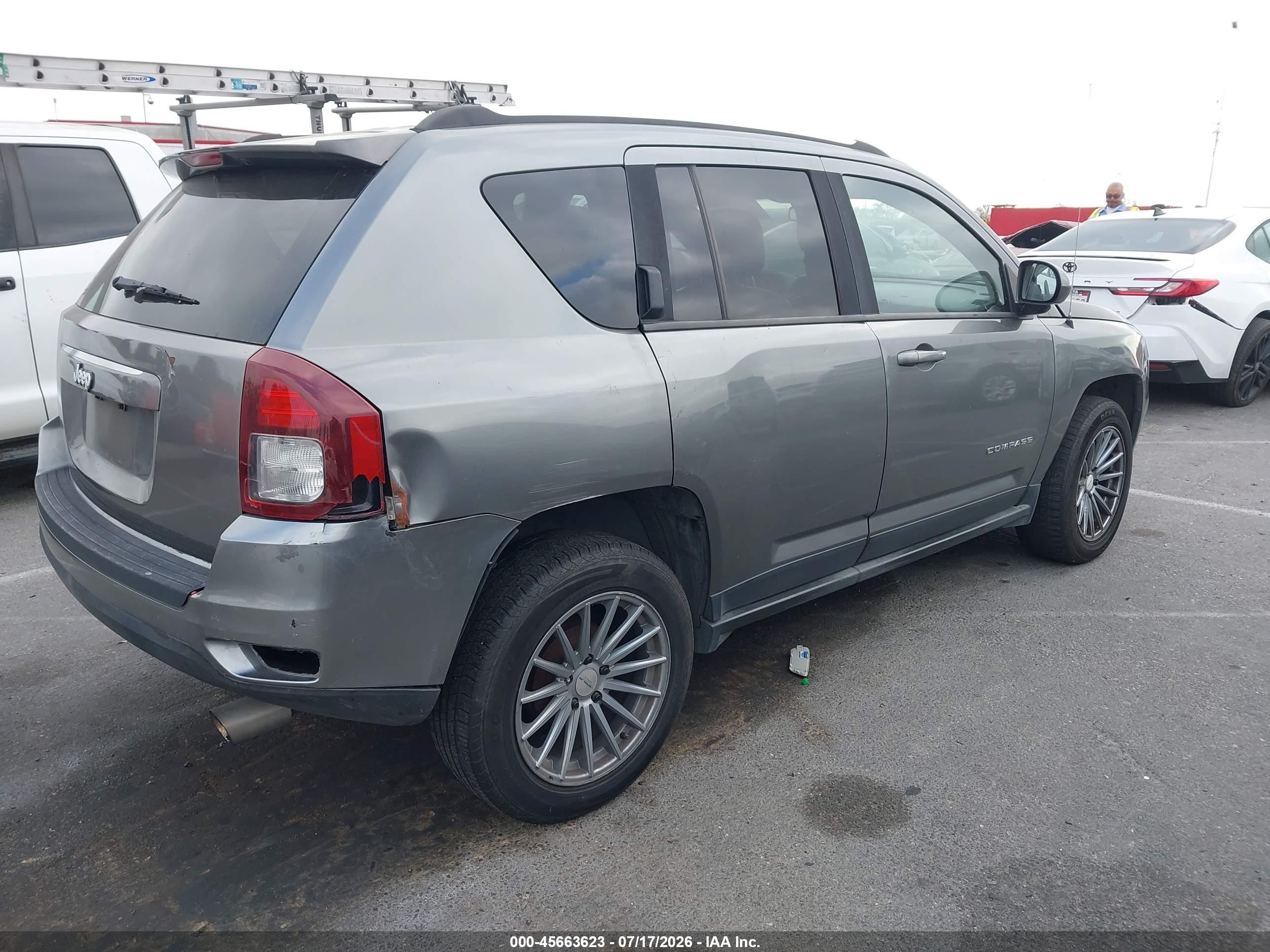 2014 Jeep Compass Latitude Gray vin: 1C4NJCEA7ED562922
