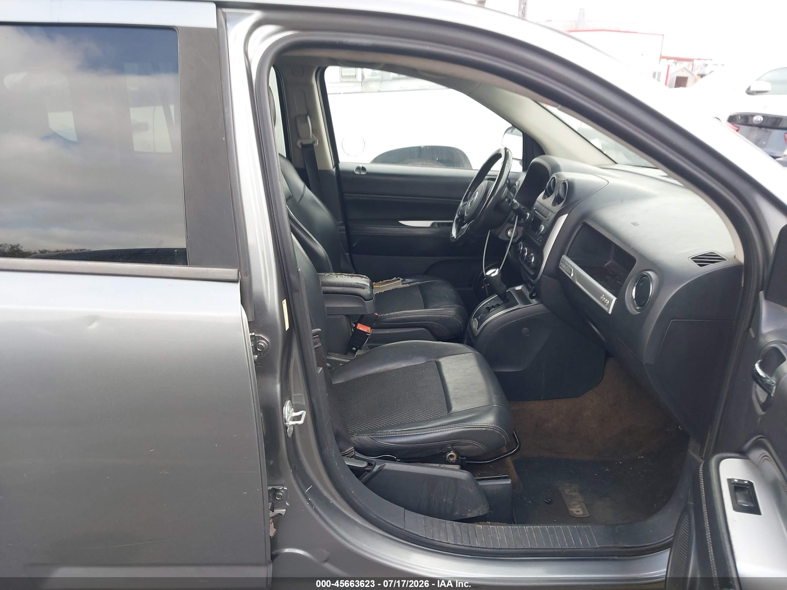 2014 Jeep Compass Latitude Gray vin: 1C4NJCEA7ED562922