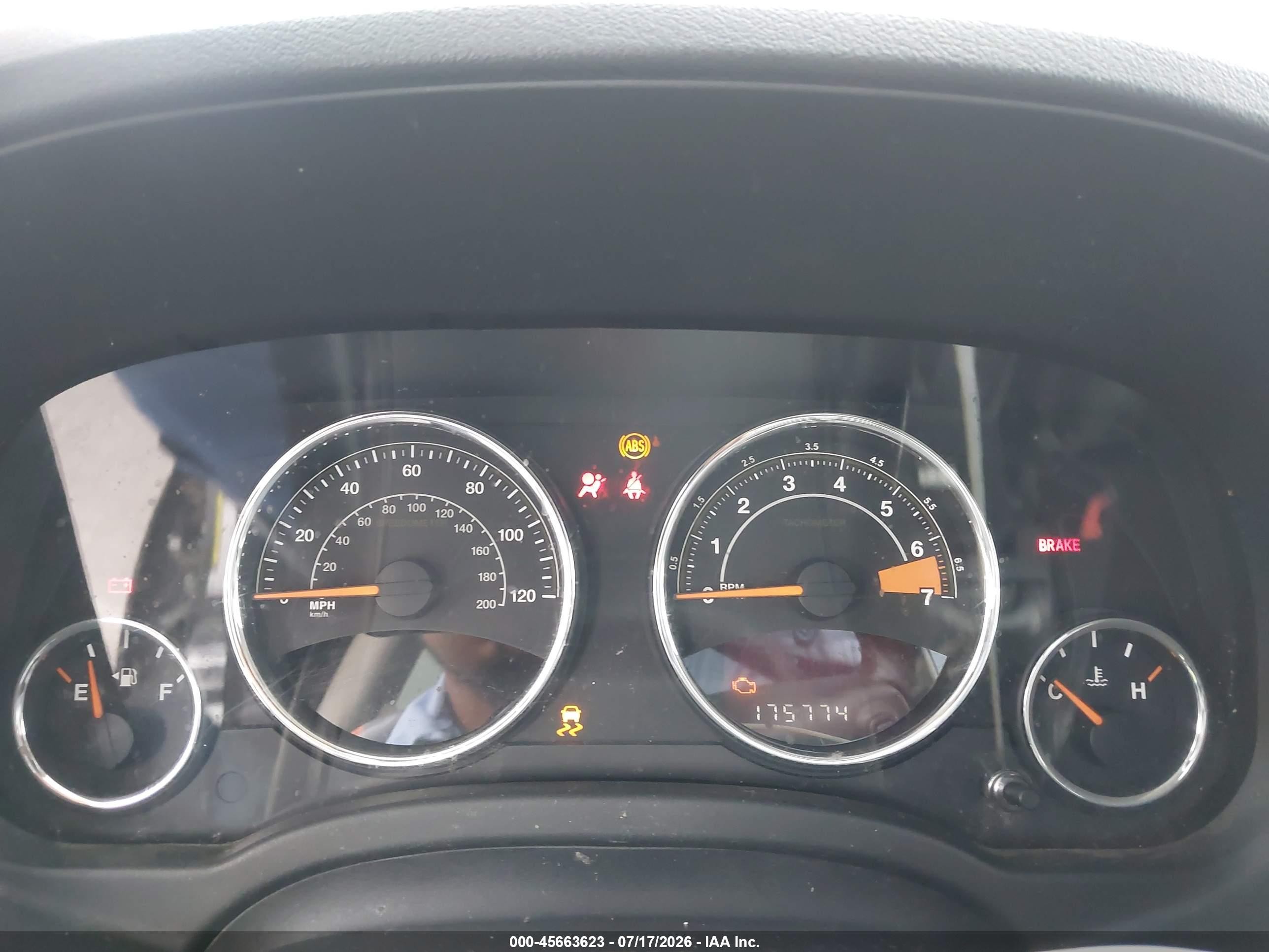 2014 Jeep Compass Latitude Gray vin: 1C4NJCEA7ED562922