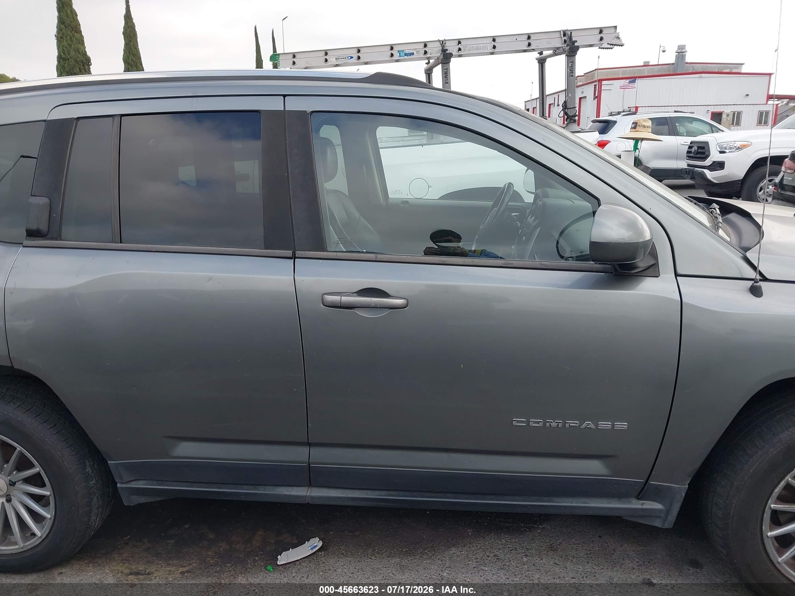 2014 Jeep Compass Latitude Gray vin: 1C4NJCEA7ED562922