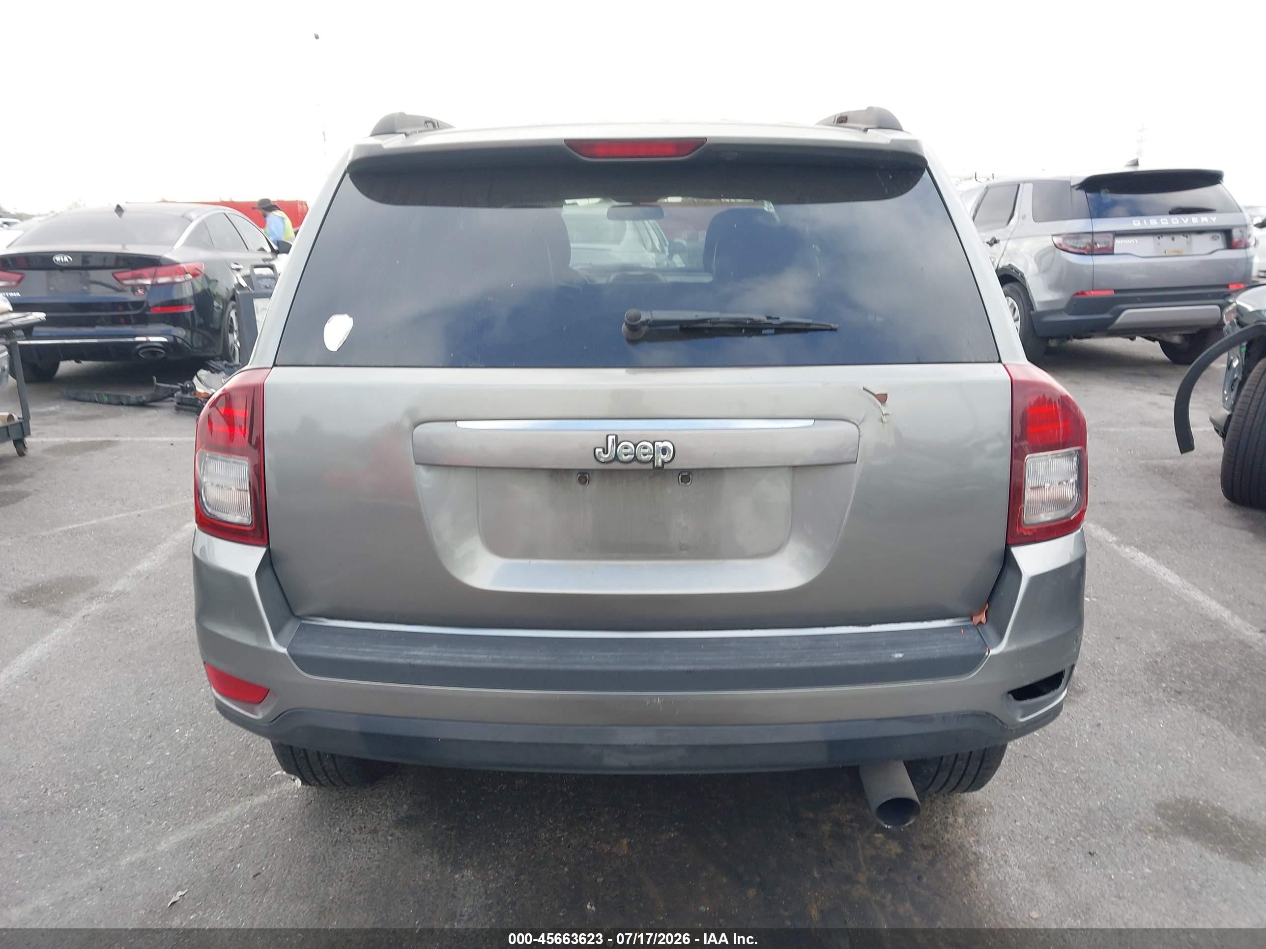 2014 Jeep Compass Latitude Gray vin: 1C4NJCEA7ED562922