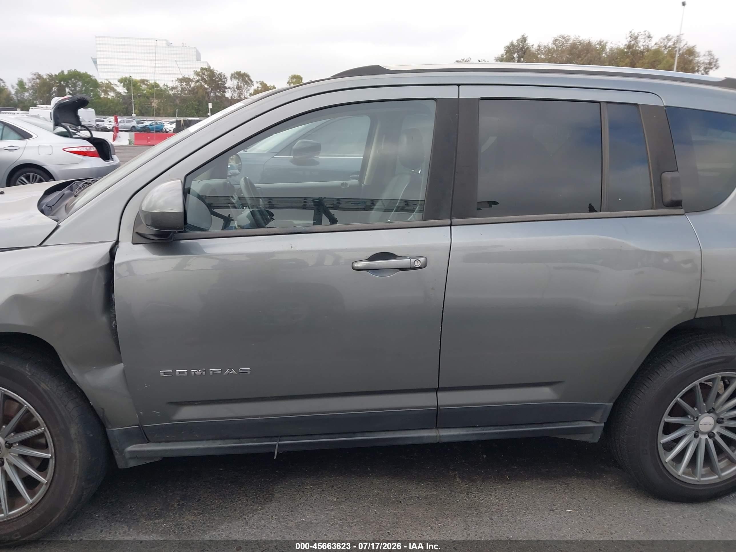 2014 Jeep Compass Latitude Gray vin: 1C4NJCEA7ED562922