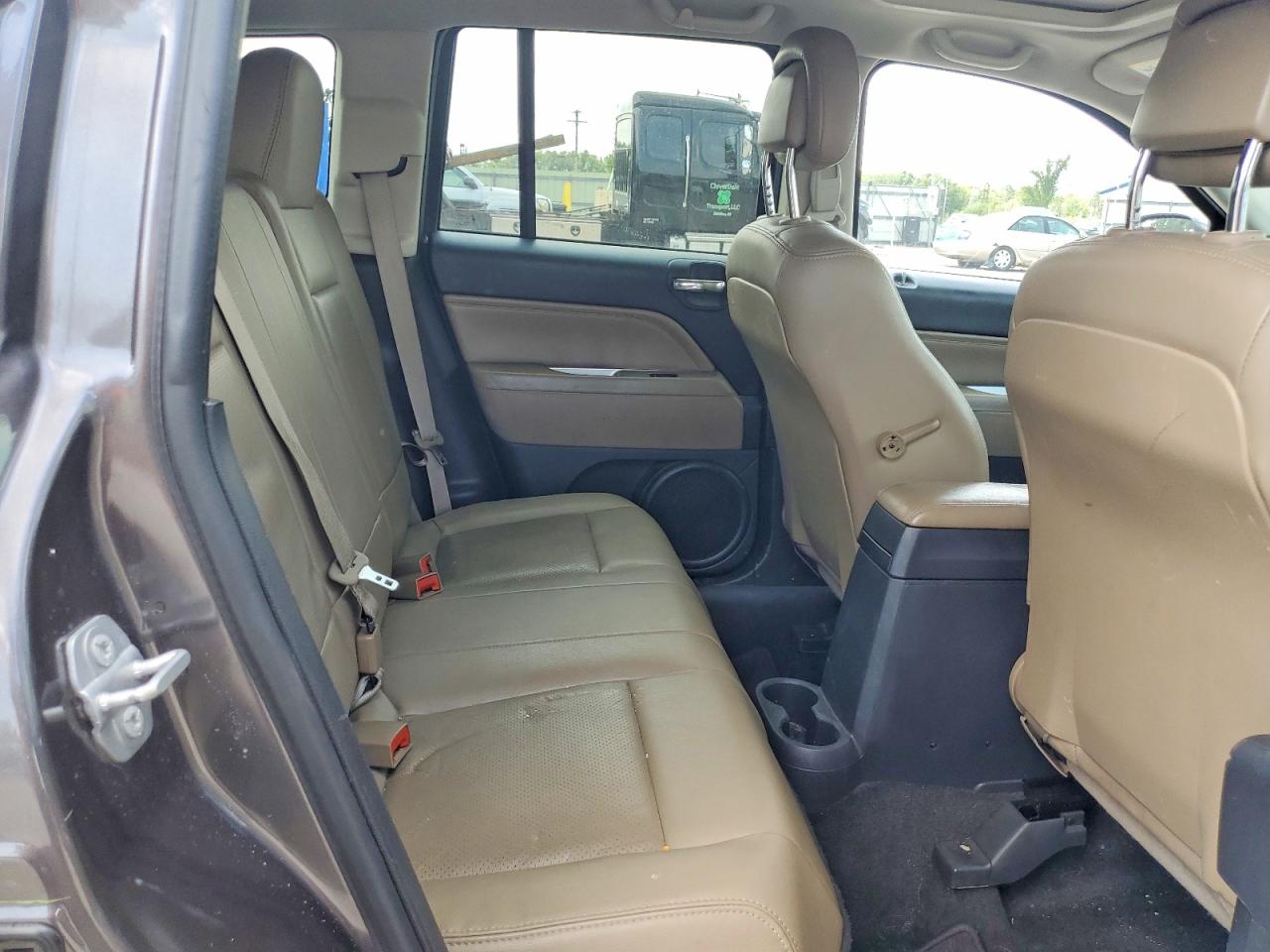 2015 Jeep Compass Latitude Gray vin: 1C4NJCEA7FD170878