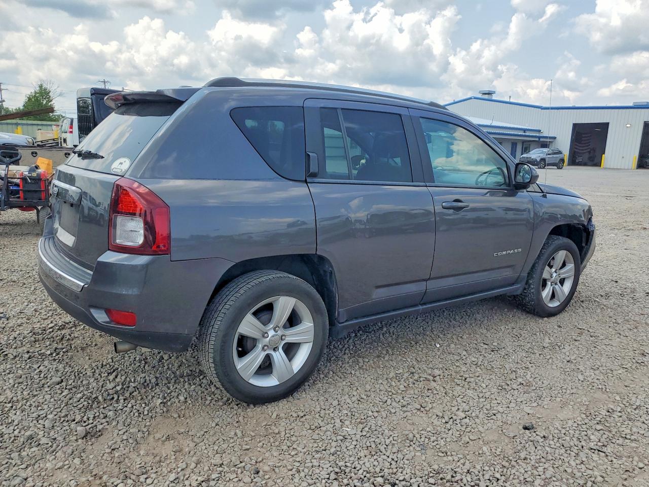 2015 Jeep Compass Latitude Gray vin: 1C4NJCEA7FD170878