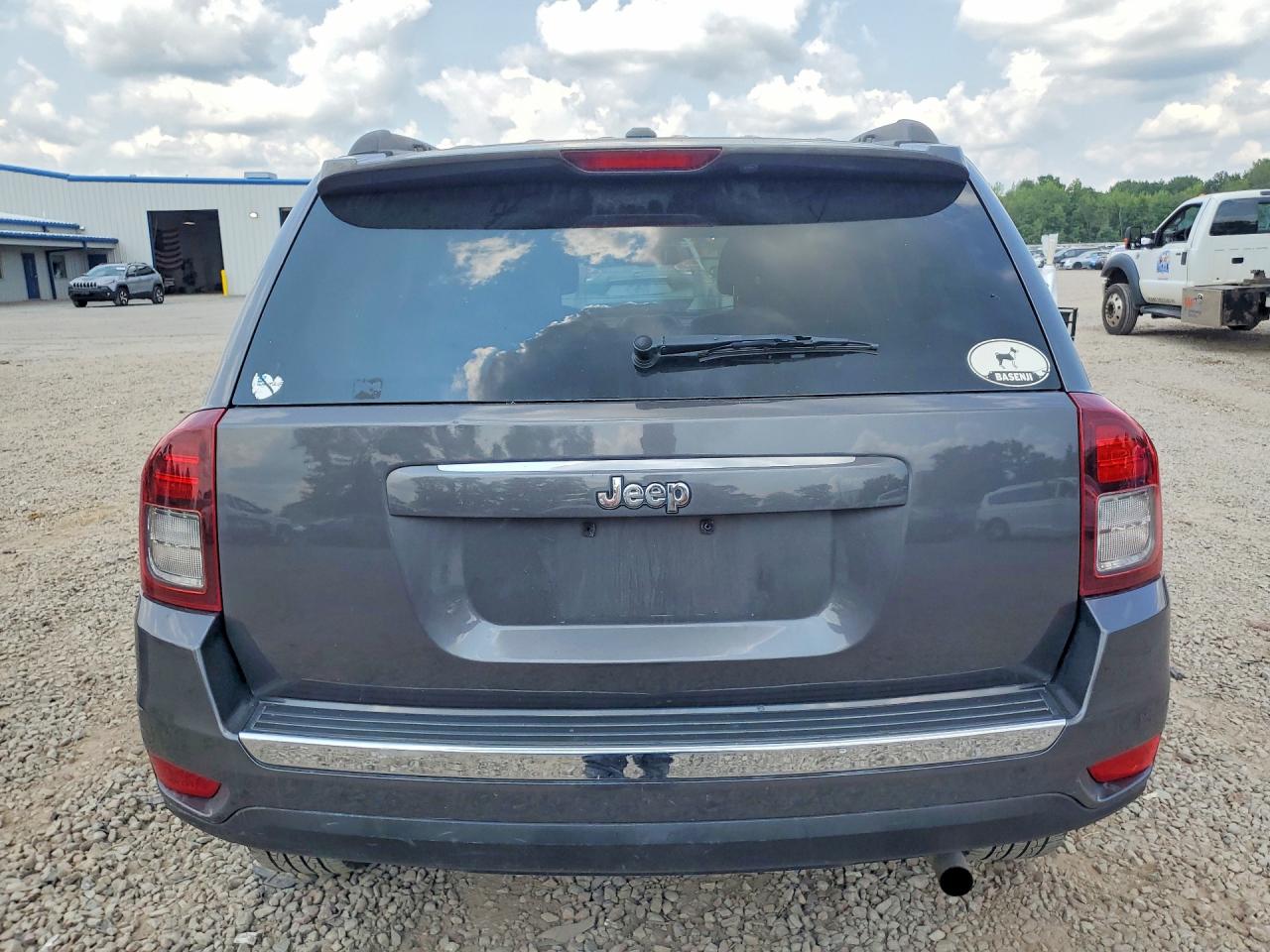 2015 Jeep Compass Latitude Gray vin: 1C4NJCEA7FD170878