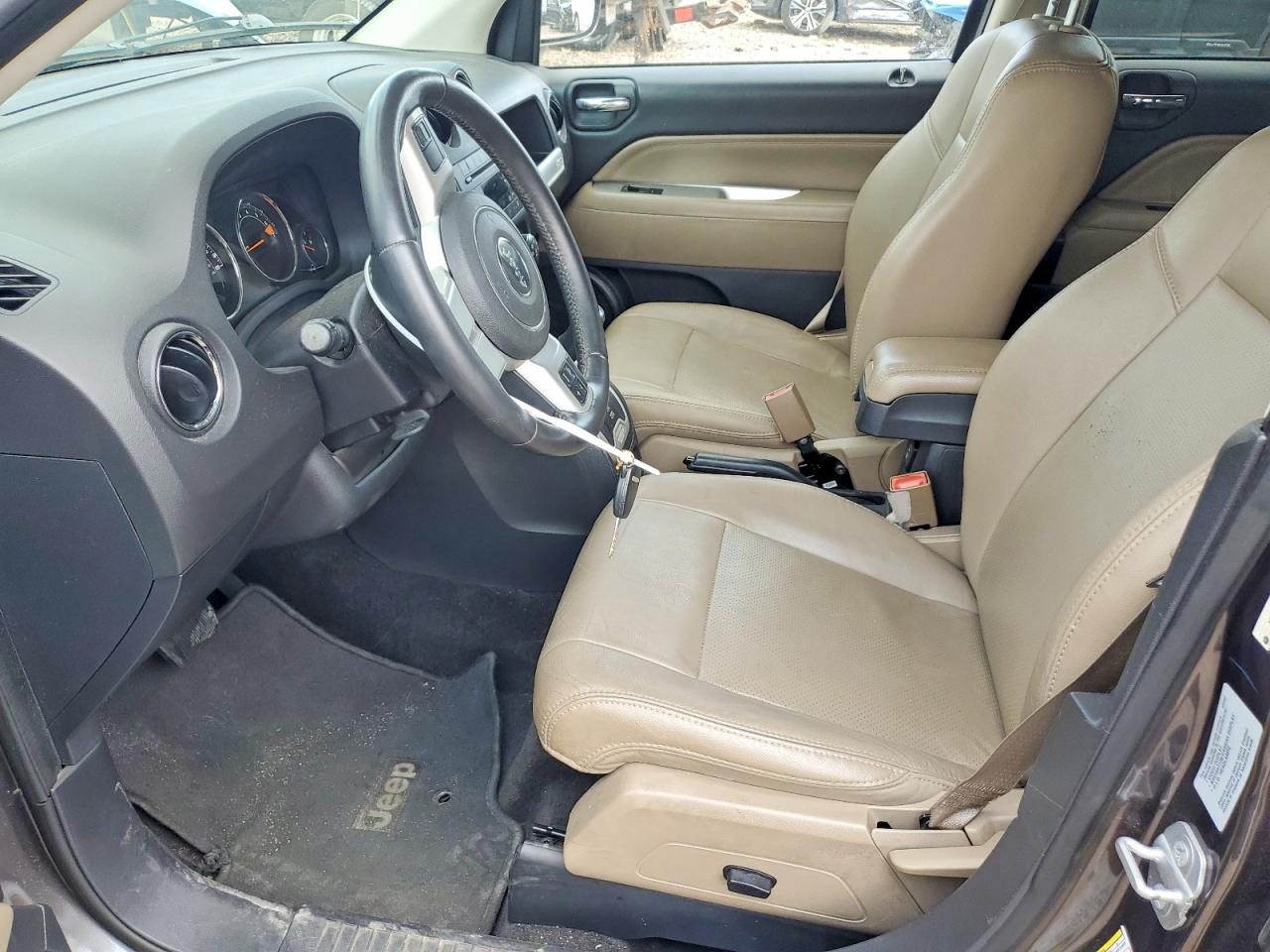 2015 Jeep Compass Latitude Gray vin: 1C4NJCEA7FD170878
