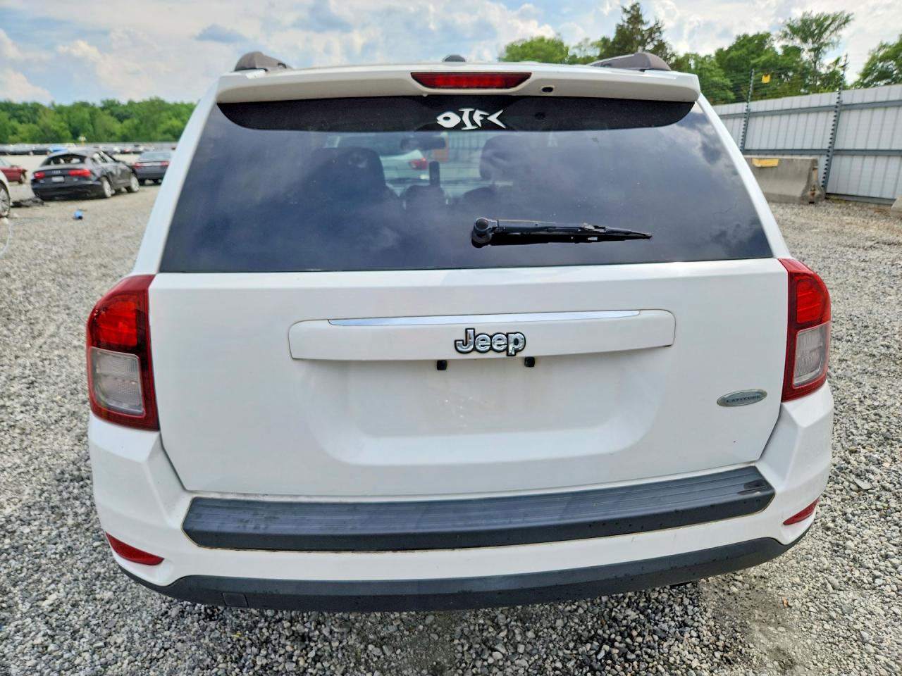 2014 Jeep Compass Latitude White vin: 1C4NJCEA9ED619671