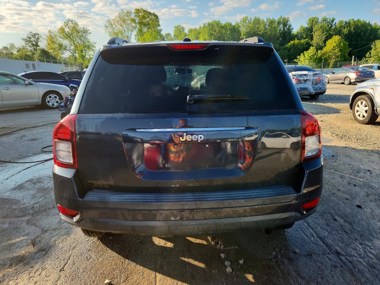 2014 Jeep Compass Latitude Gray vin: 1C4NJCEA9ED647552