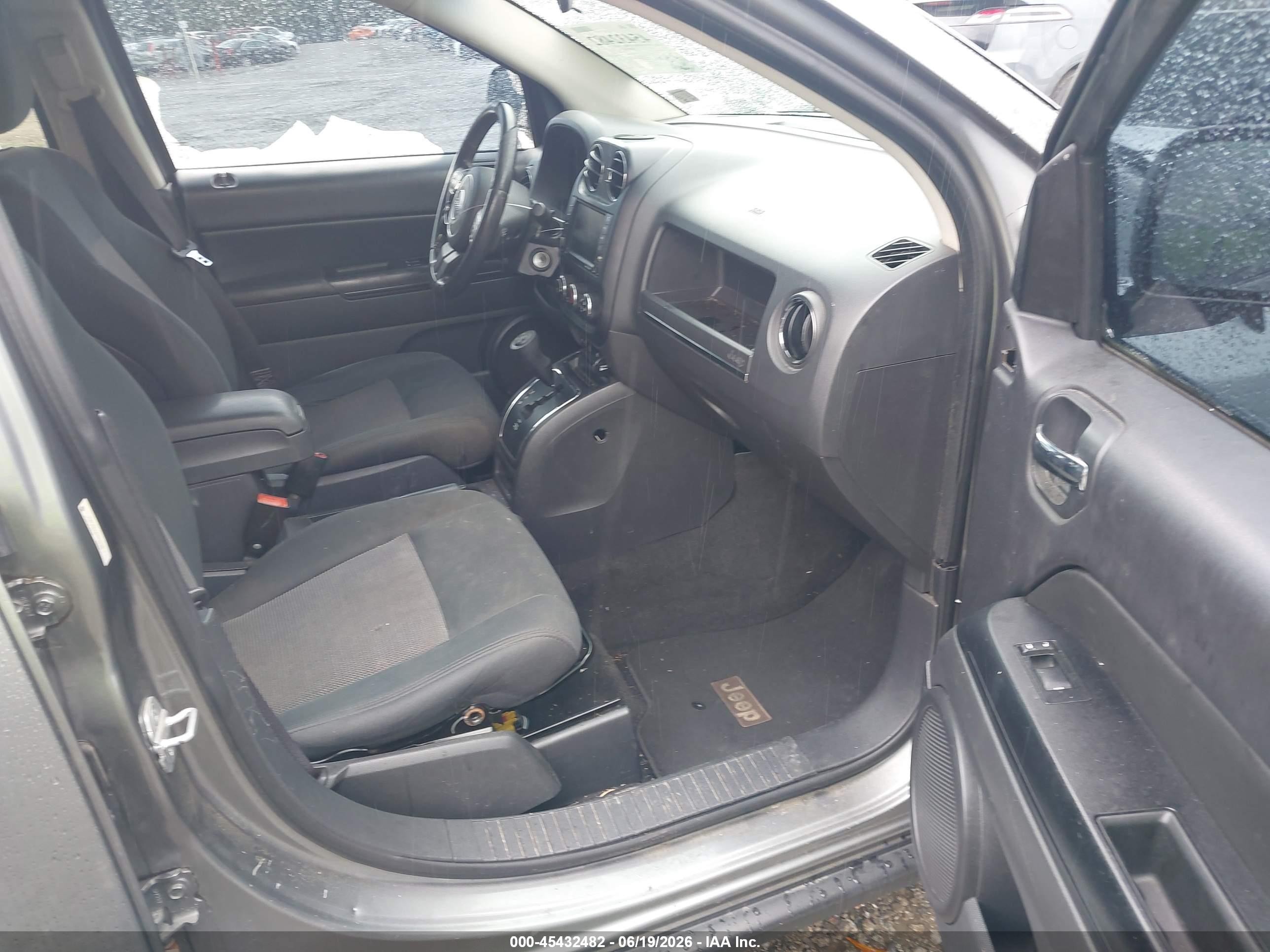 2012 Jeep Compass Latitude Gray vin: 1C4NJCEAXCD678189