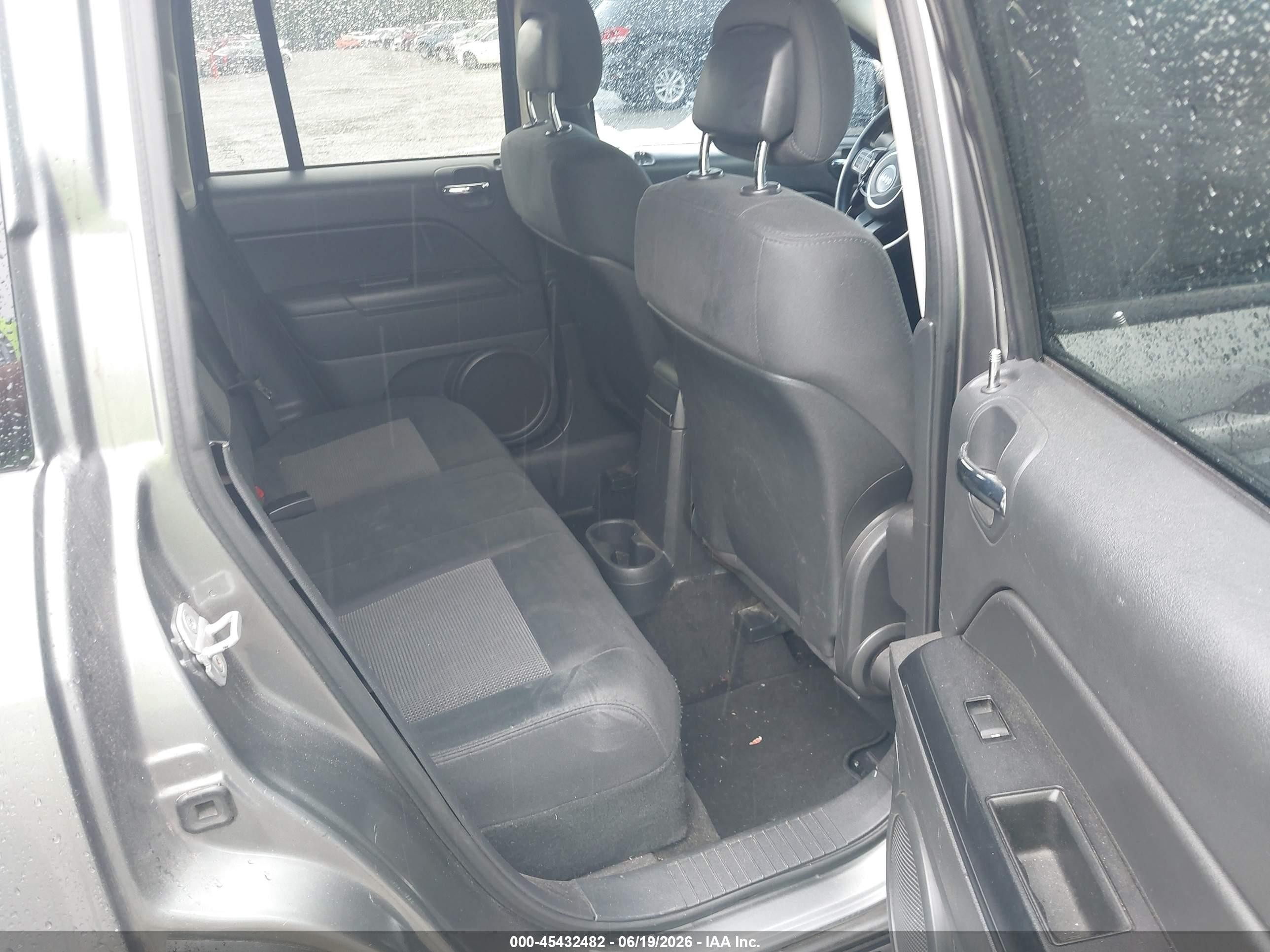2012 Jeep Compass Latitude Gray vin: 1C4NJCEAXCD678189
