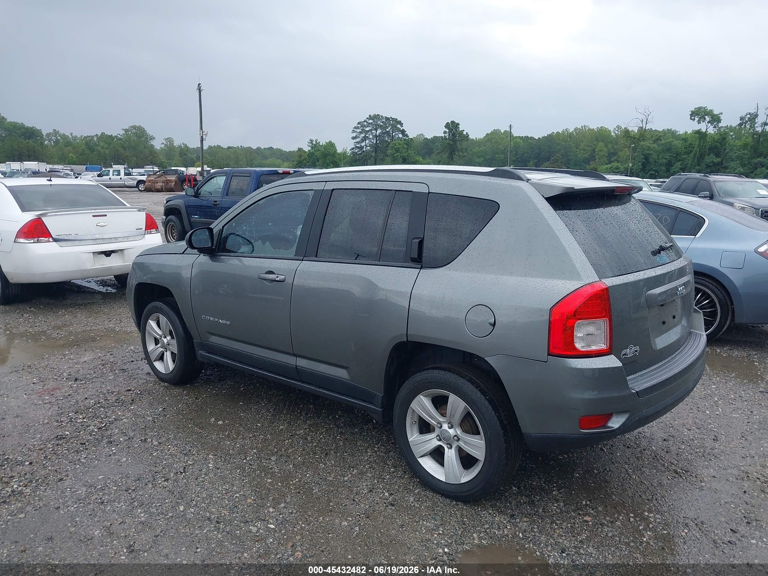 2012 Jeep Compass Latitude Gray vin: 1C4NJCEAXCD678189