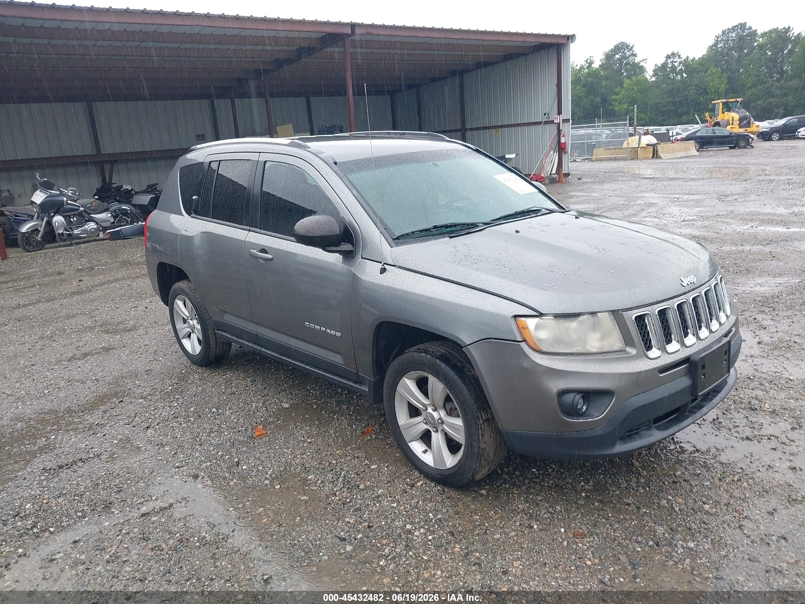 2012 Jeep Compass Latitude Gray vin: 1C4NJCEAXCD678189