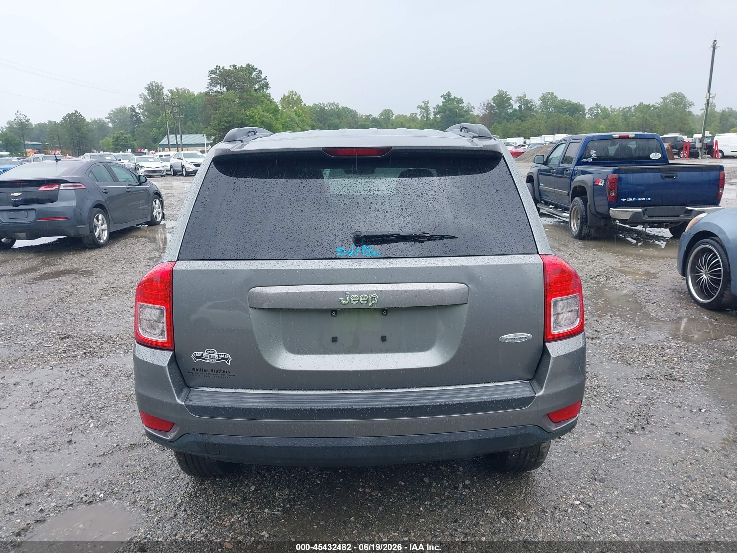 2012 Jeep Compass Latitude Gray vin: 1C4NJCEAXCD678189