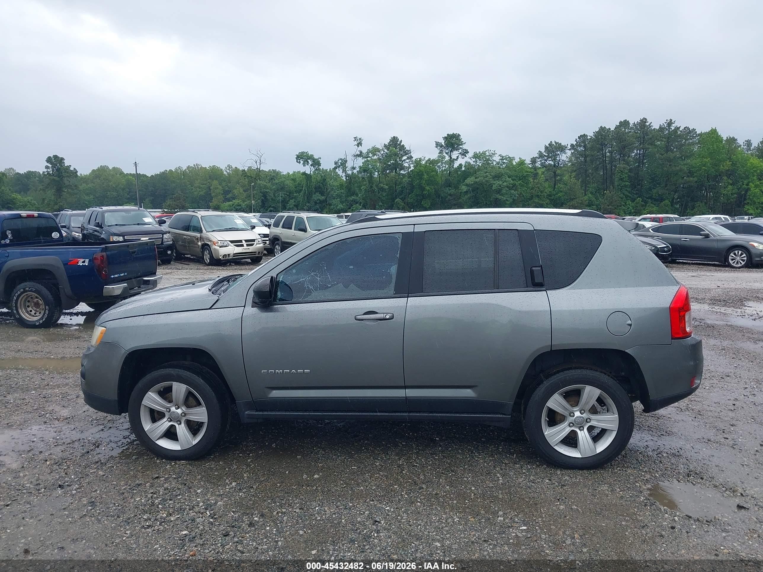 2012 Jeep Compass Latitude Gray vin: 1C4NJCEAXCD678189