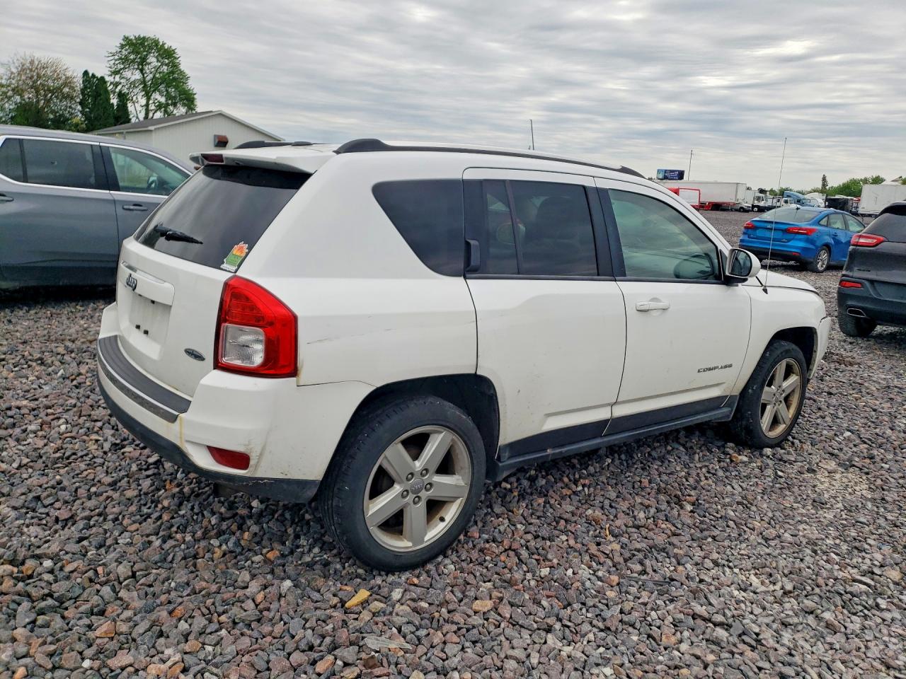 2014 Jeep Compass Latitude White vin: 1C4NJCEAXED671200