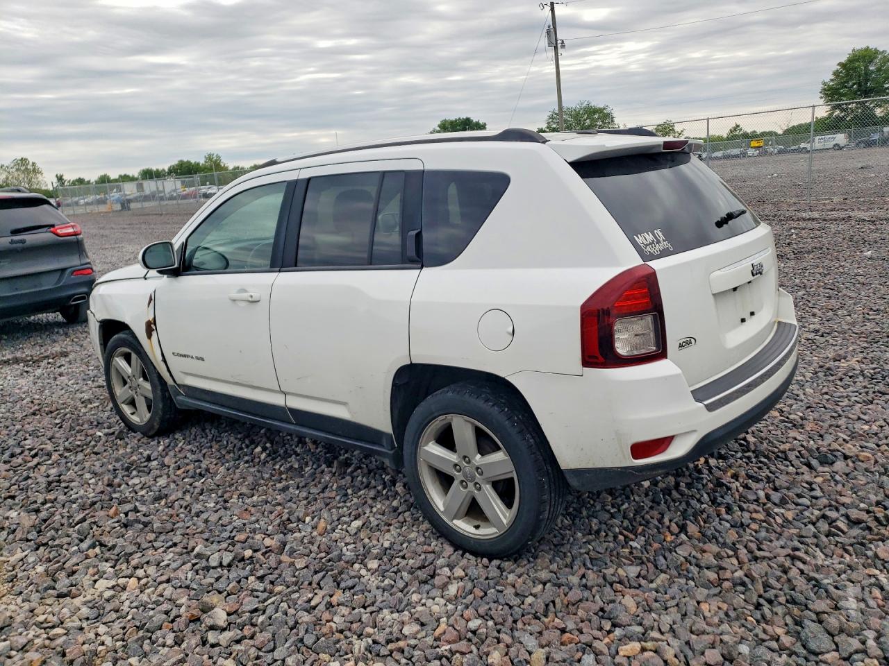 2014 Jeep Compass Latitude White vin: 1C4NJCEAXED671200