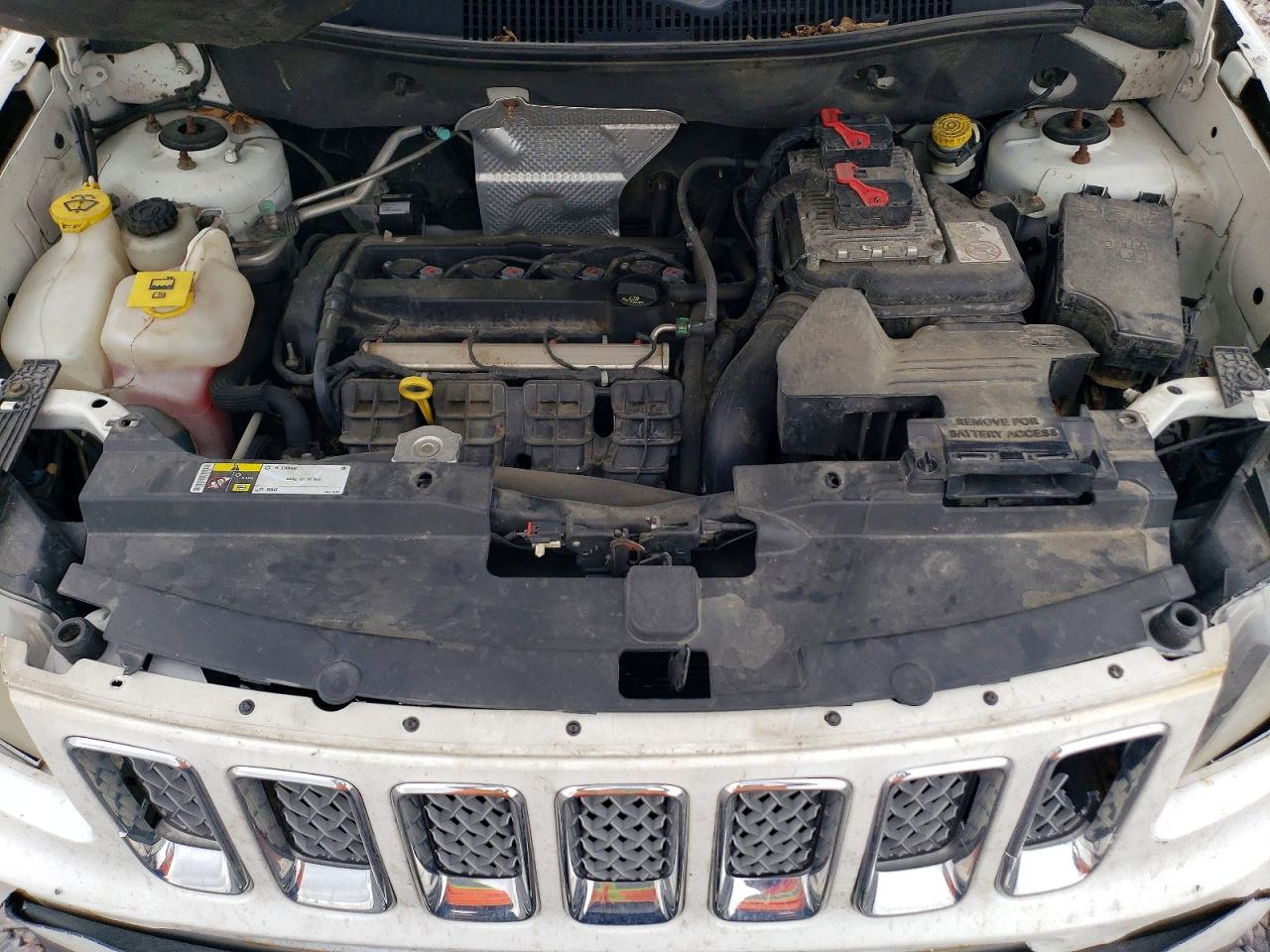 2014 Jeep Compass Latitude White vin: 1C4NJCEAXED671200